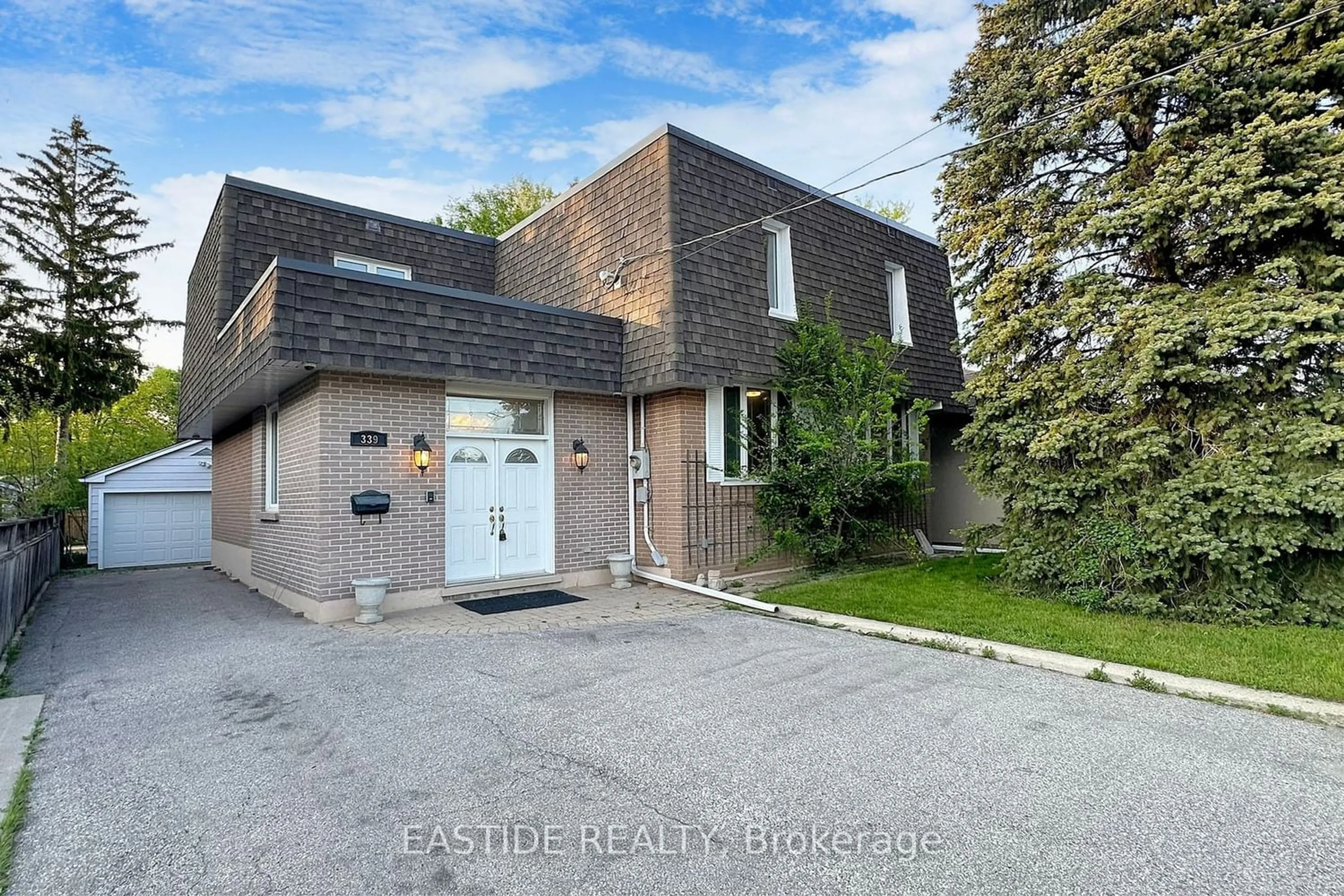 Home with brick exterior material for 339 Elmwood Ave, Richmond Hill Ontario L4C 1L7