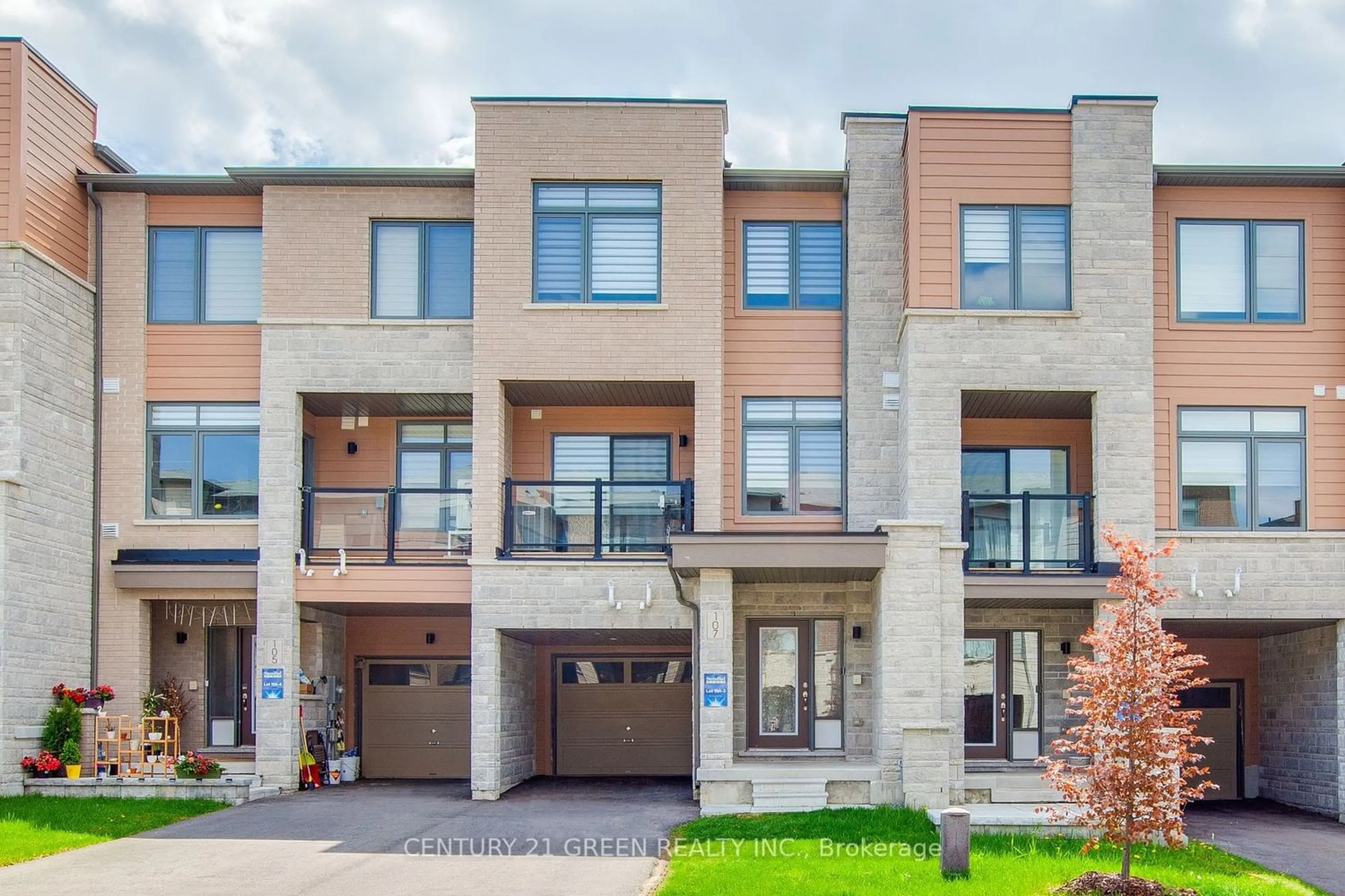 A pic from exterior of the house or condo for 107 Bravo Lane, Newmarket Ontario L3X 0L3