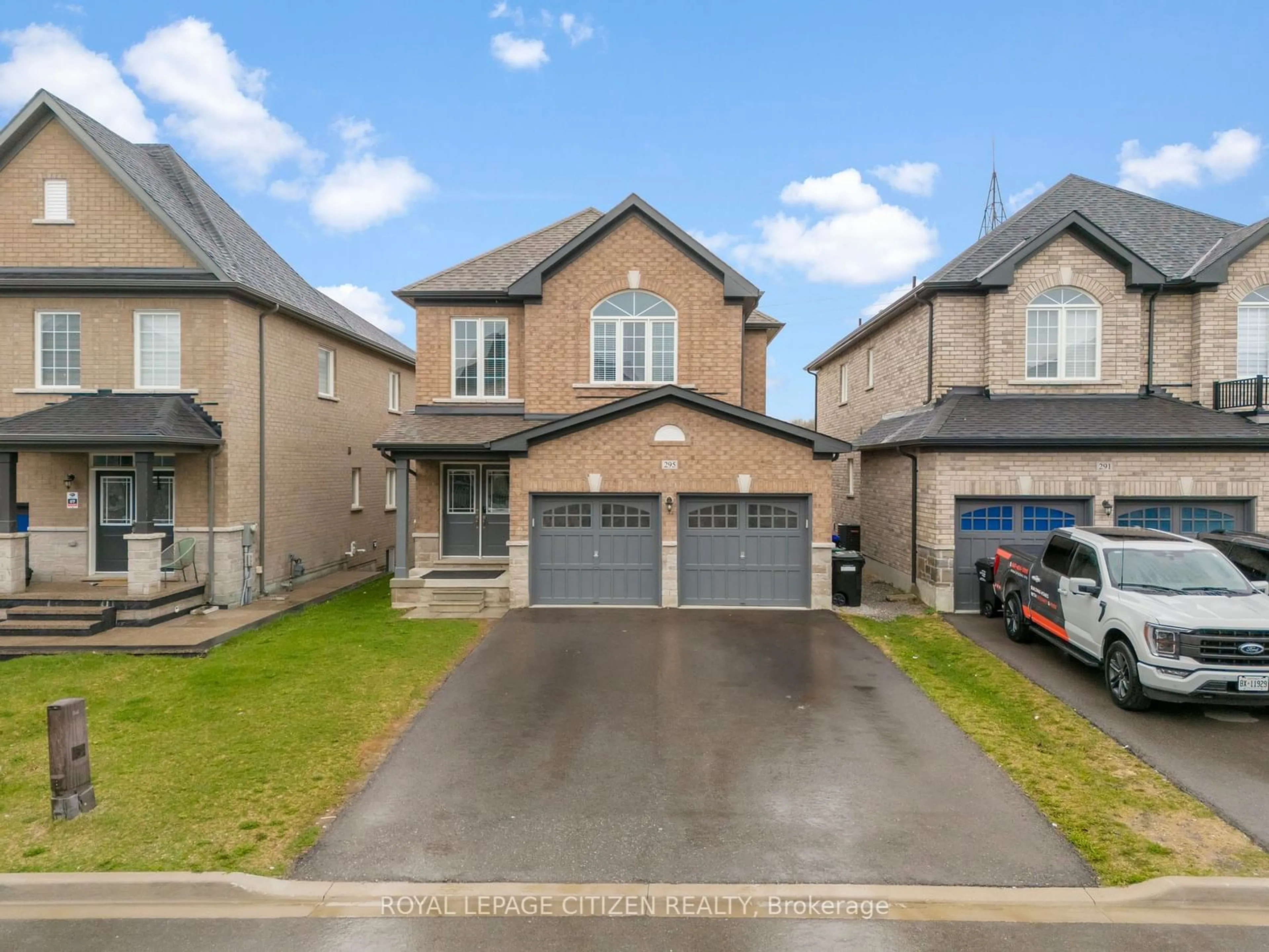 Frontside or backside of a home for 295 Chelsea Cres, Bradford West Gwillimbury Ontario L3Z 4J4