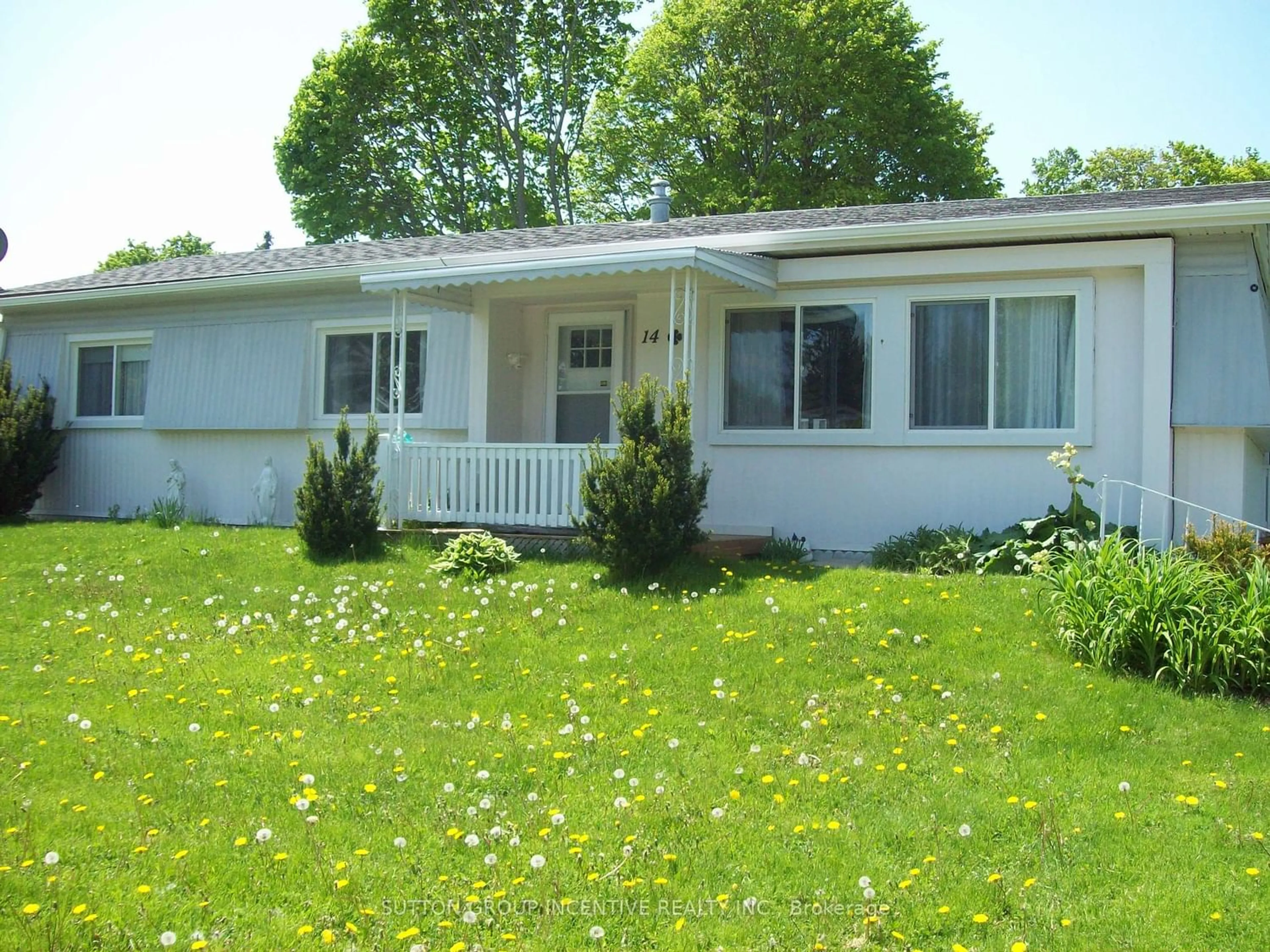 Frontside or backside of a home for 14 Western Ave, Innisfil Ontario L9S 1N7