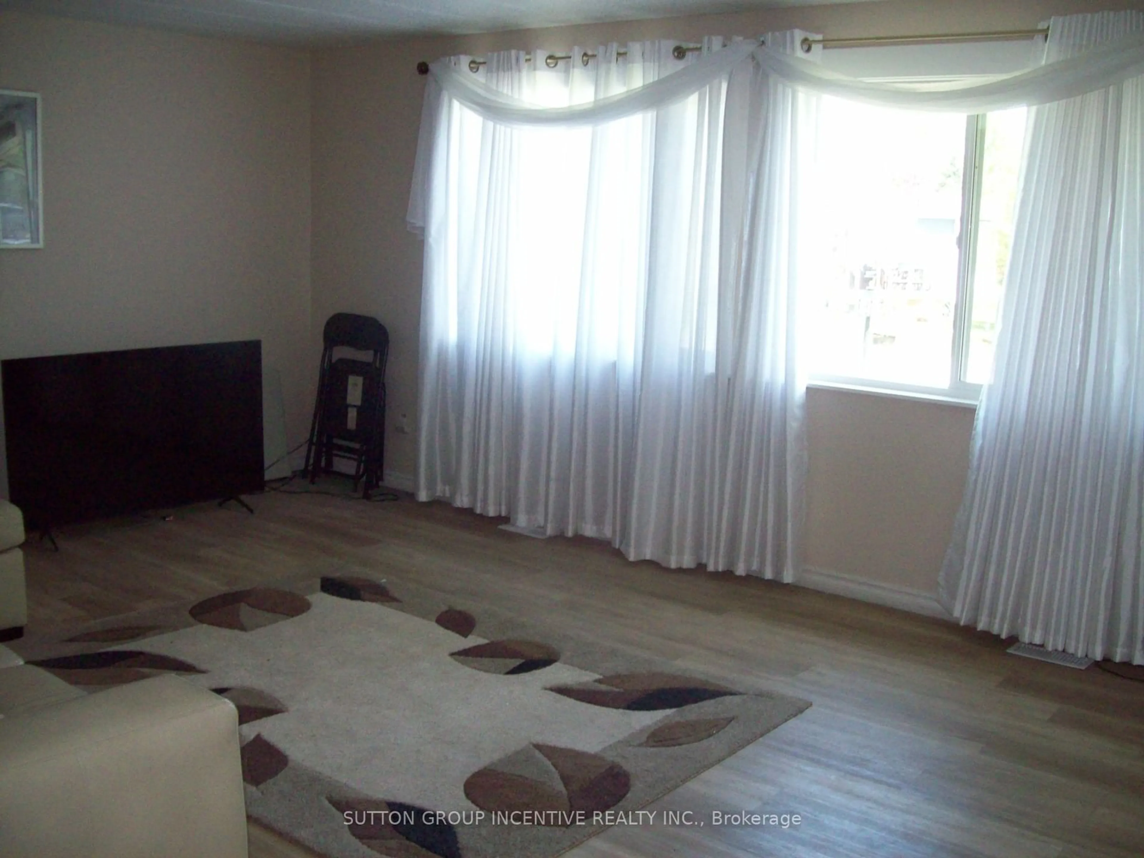 A pic of a room for 14 western Ave, Innisfil Ontario L9S 1N7