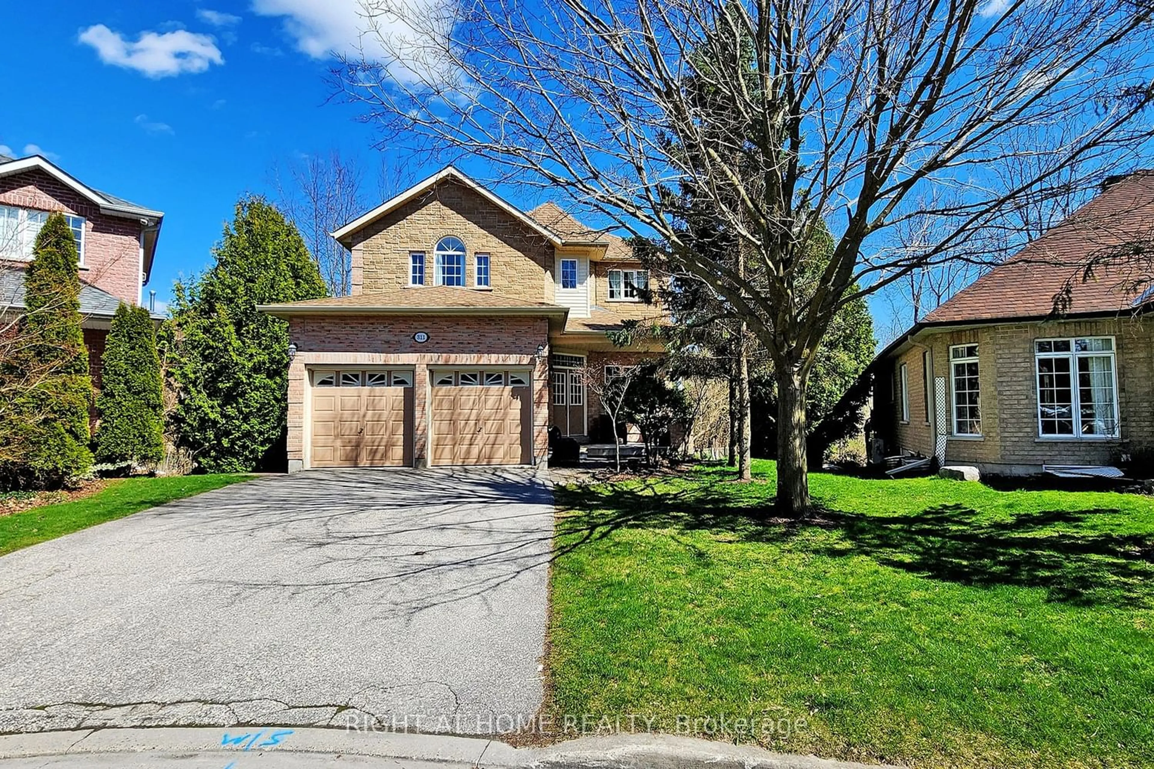 Frontside or backside of a home for 311 Sheridan Crt, Newmarket Ontario L3Y 8P9