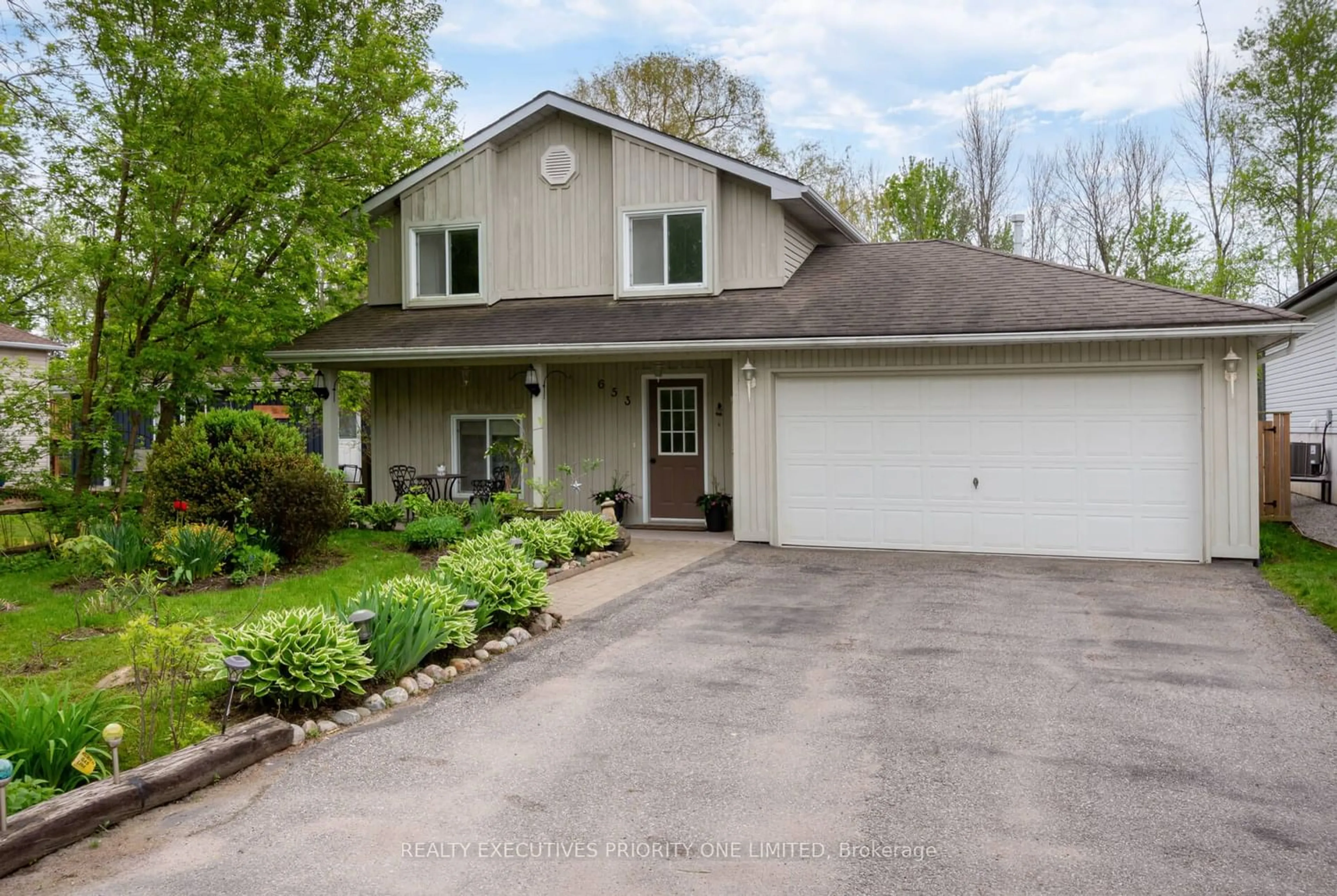 Frontside or backside of a home for 653 Chestnut St, Innisfil Ontario L9S 2H7