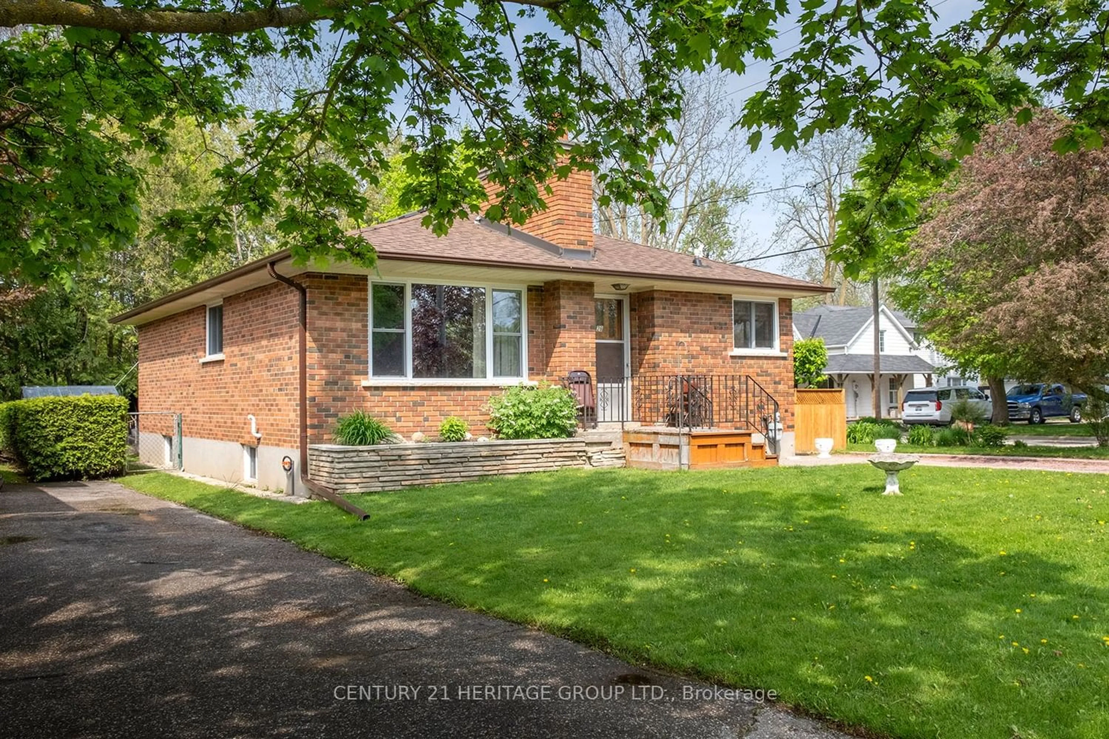 Frontside or backside of a home for 18 Dufferin St, New Tecumseth Ontario L9R 1L1