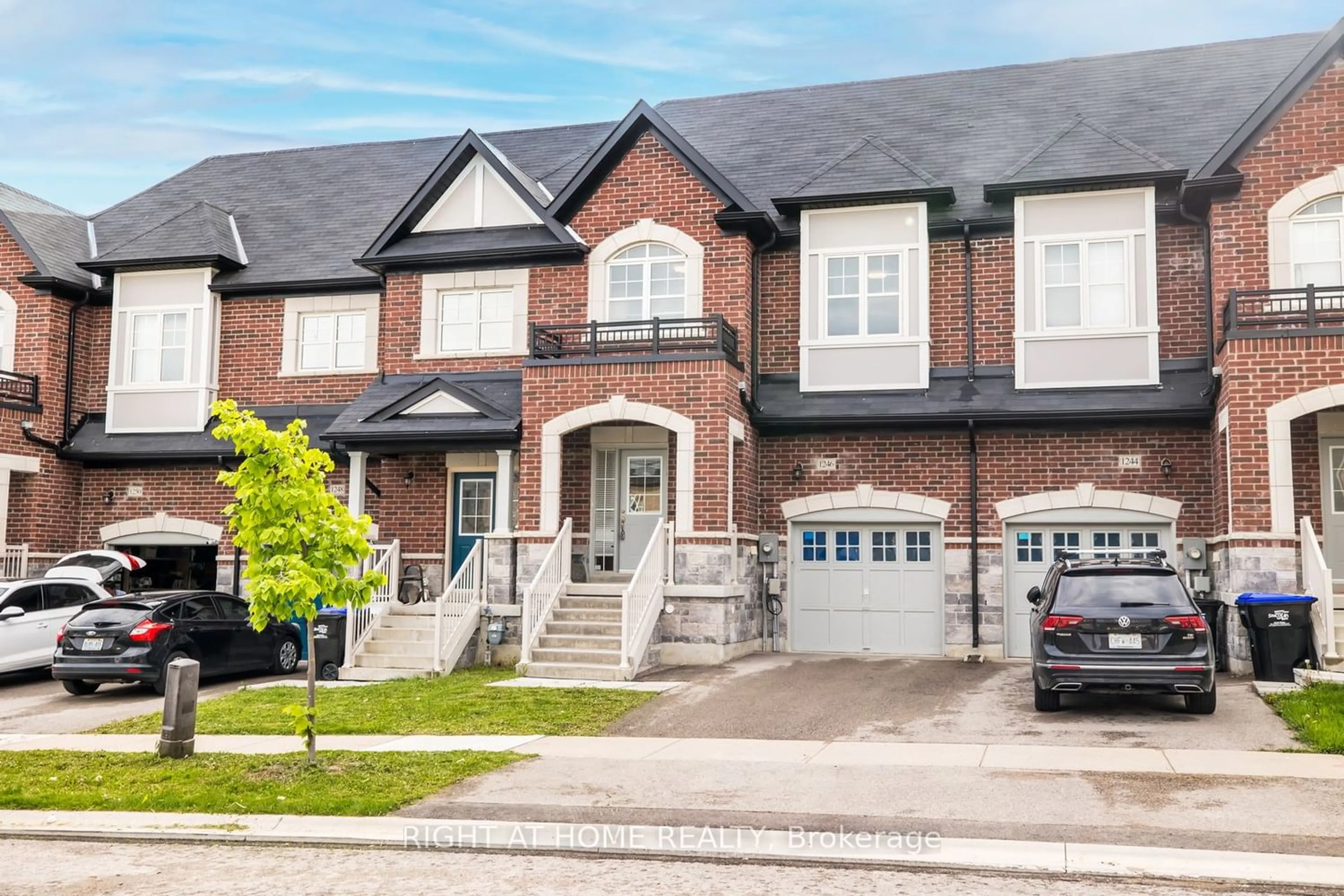 Home with brick exterior material for 1246 Peelar Cres, Innisfil Ontario L0L 1W0
