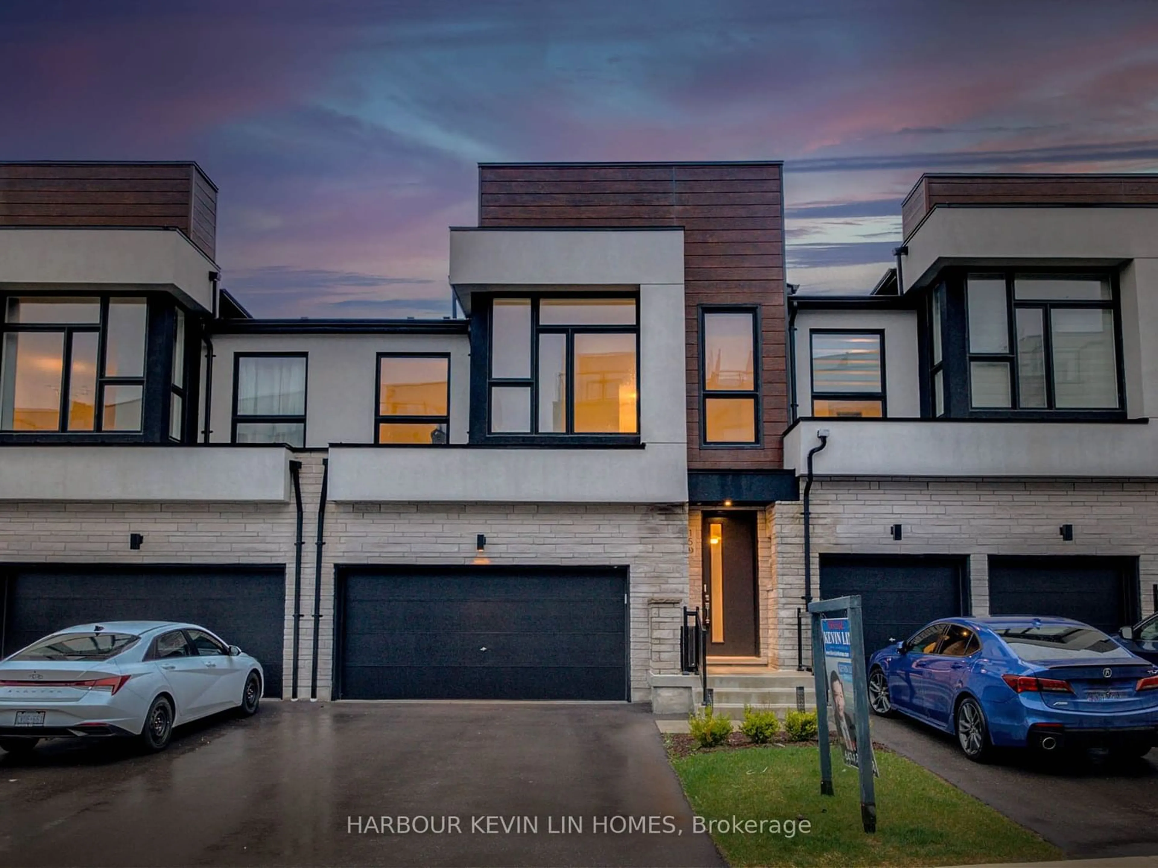 A pic from exterior of the house or condo for 15 Knollview Lane, Richmond Hill Ontario L4E 1H7