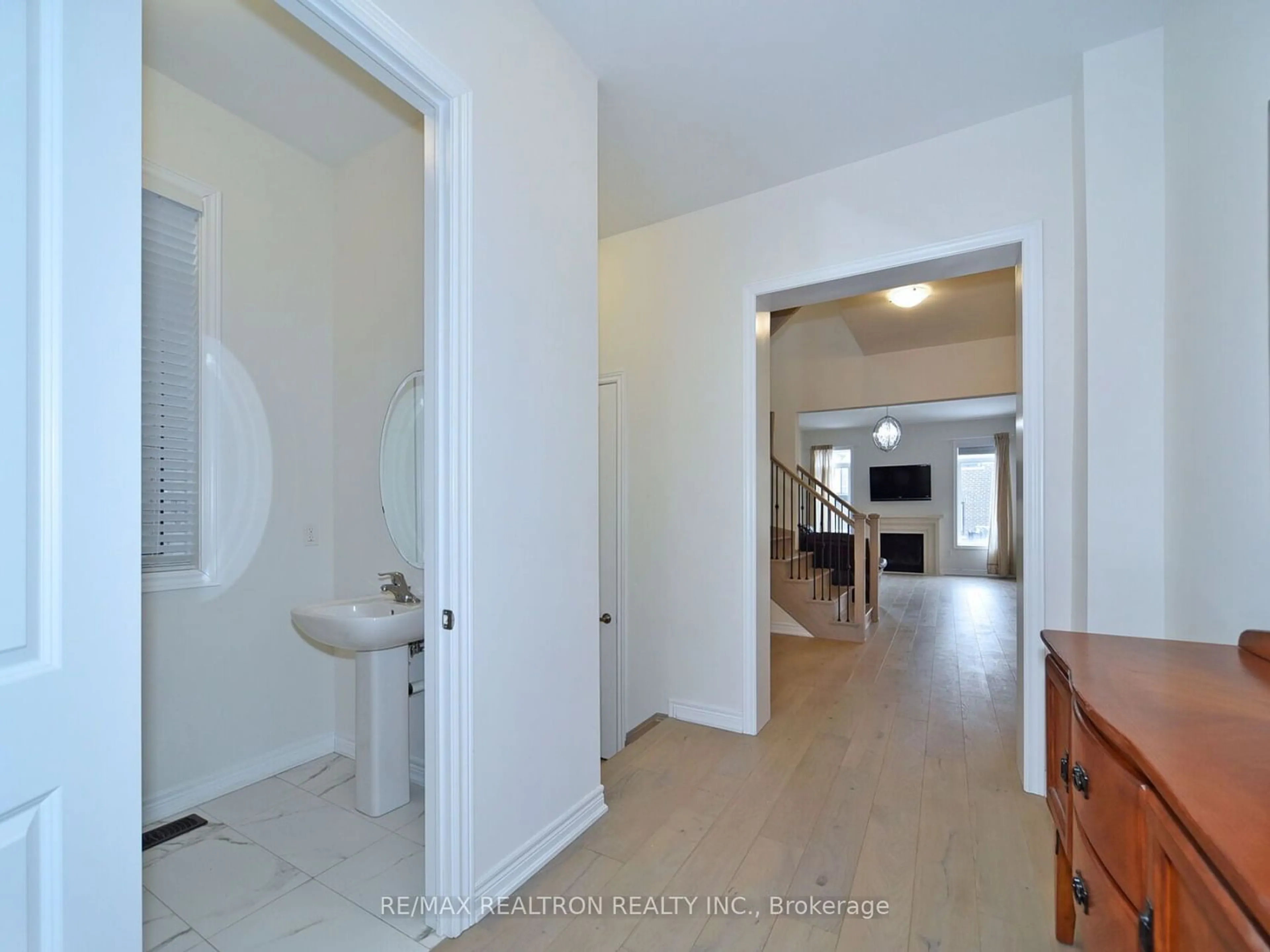 Indoor entryway for 234 Factor St, Vaughan Ontario L4H 5C1