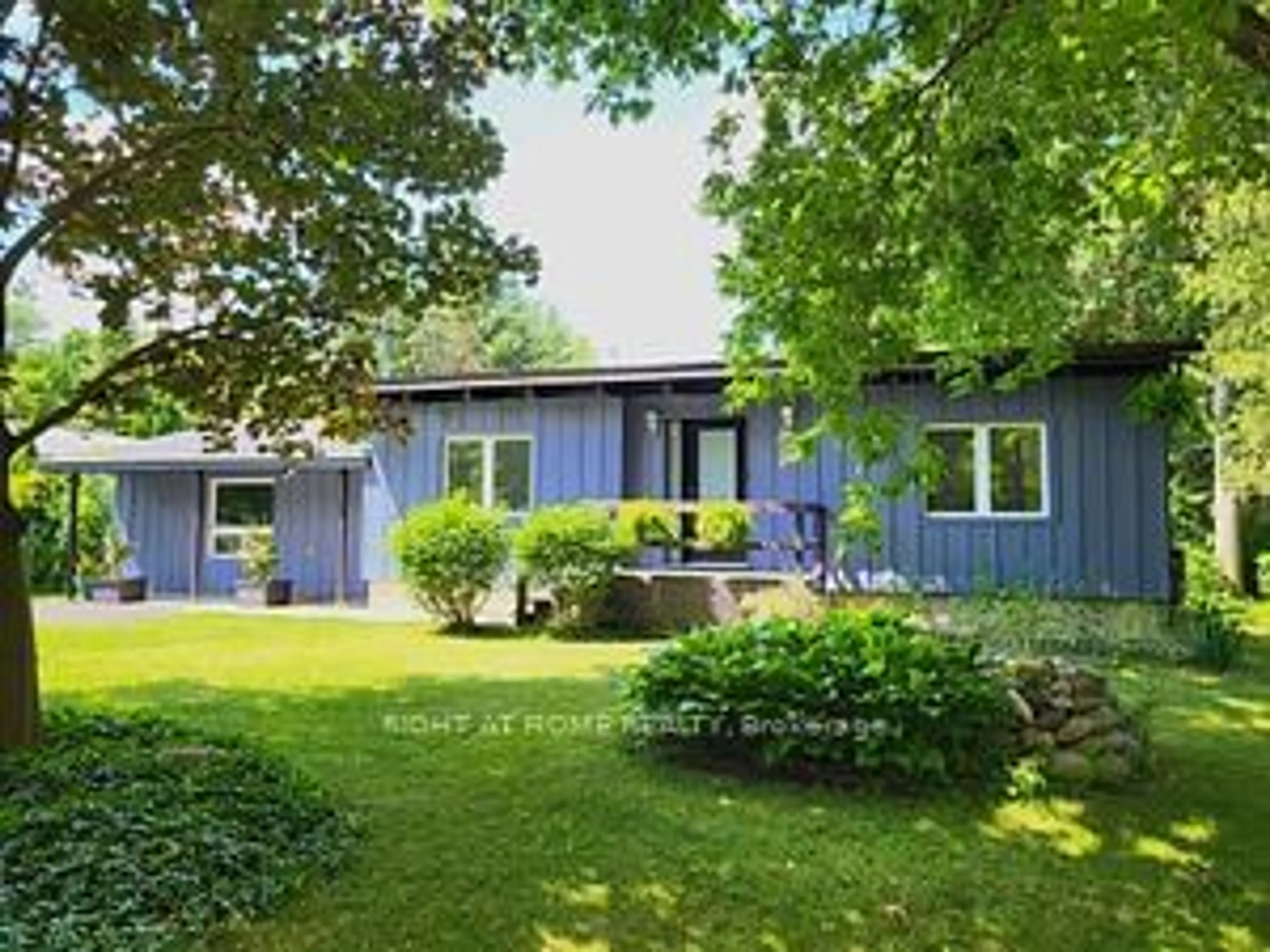 Frontside or backside of a home for 1012 Goshen Rd, Innisfil Ontario L9S 2B5