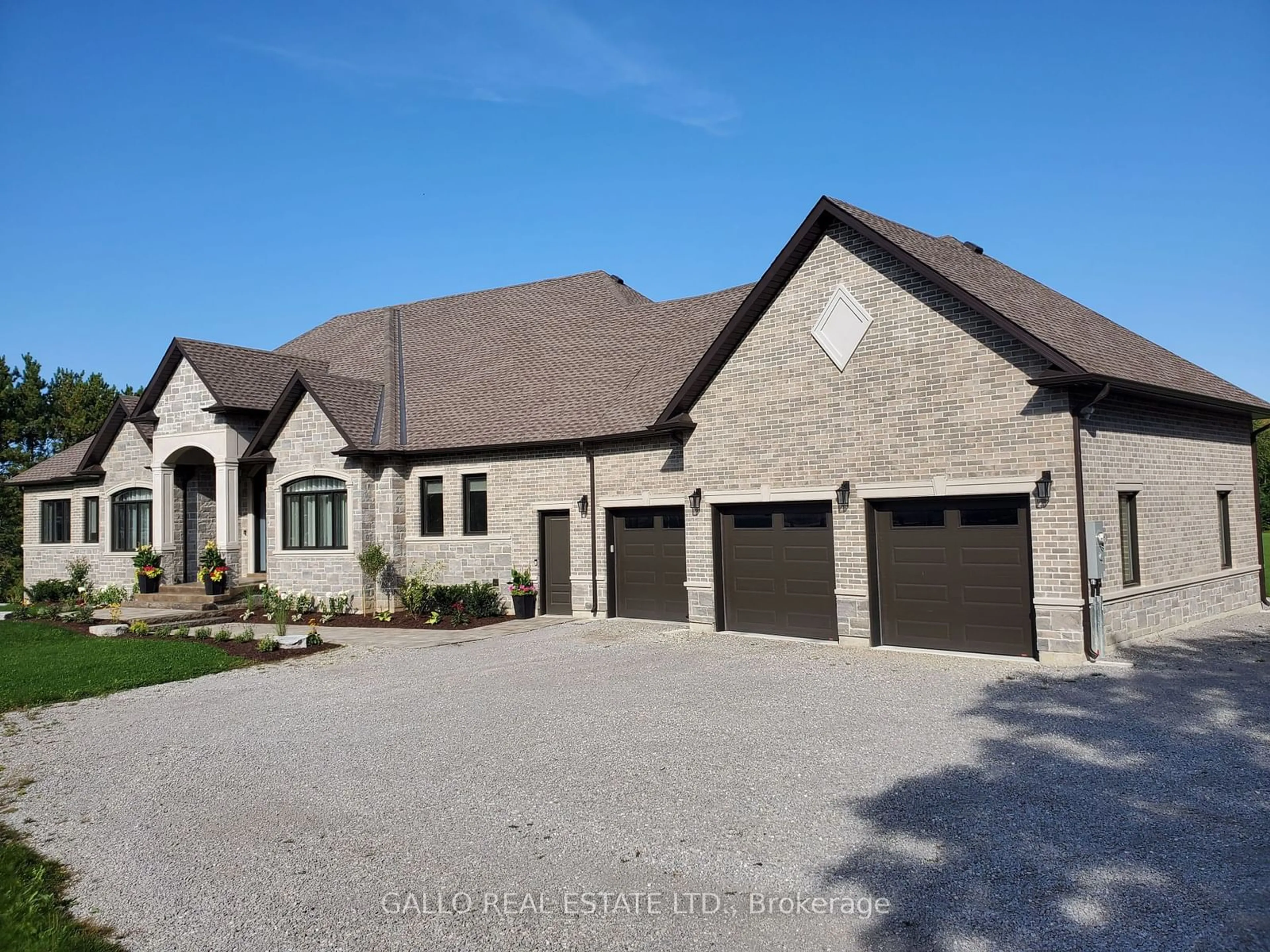 Indoor entryway for 18865 Kennedy Rd, East Gwillimbury Ontario L0G 1V0