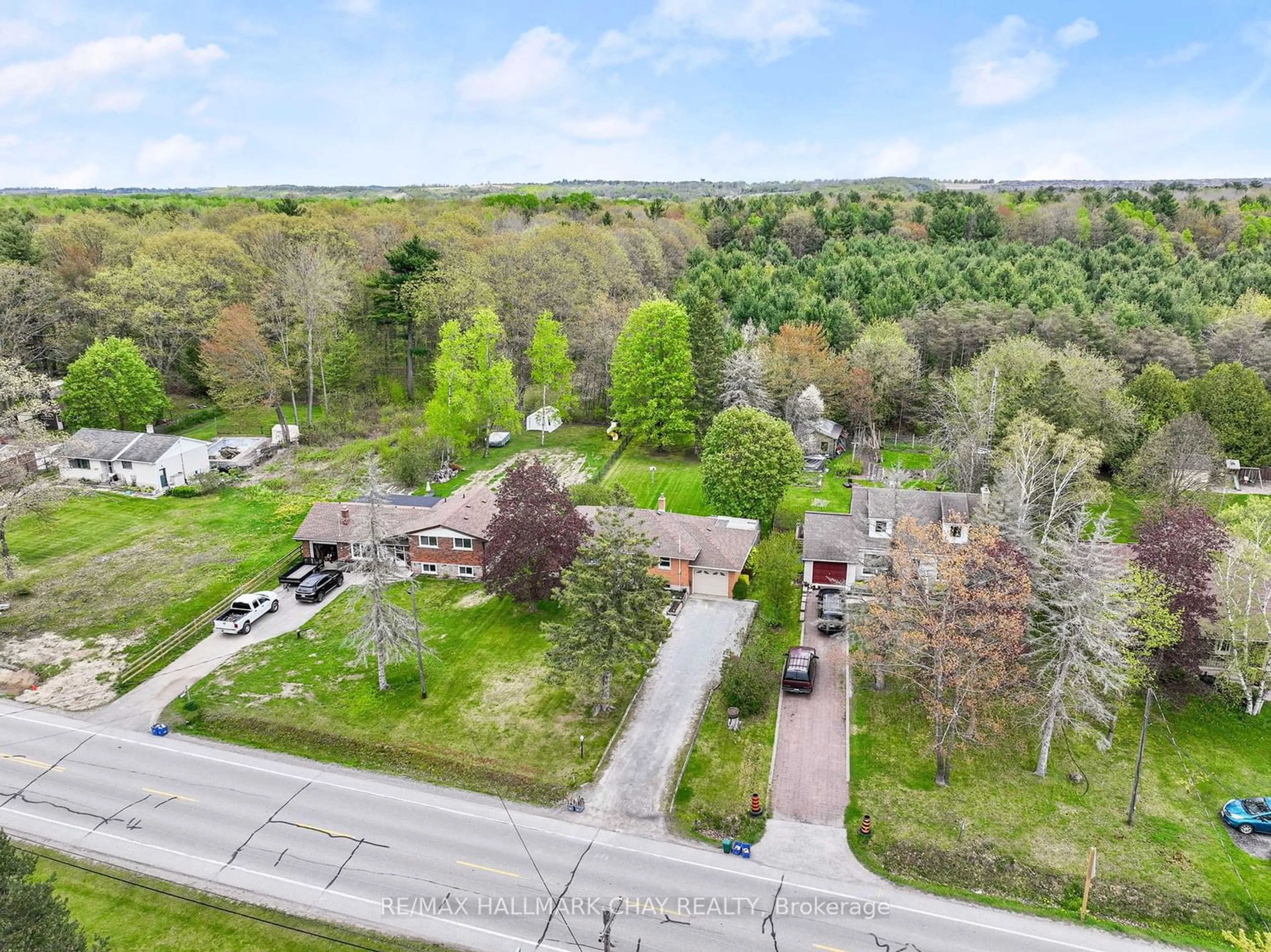 Street view for 20393 Yonge St, East Gwillimbury Ontario L9N 1N8