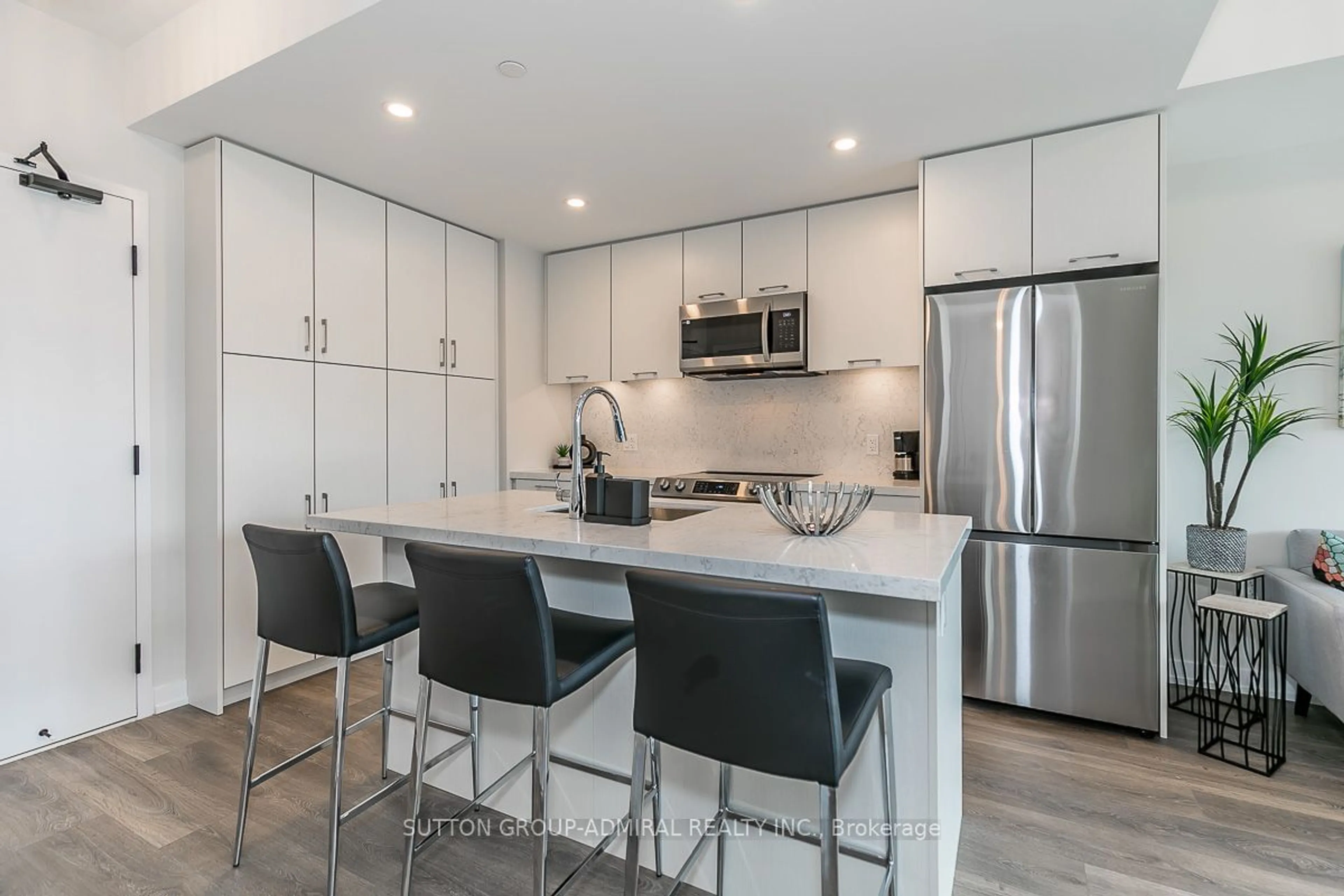 Contemporary kitchen for 415 Sea Ray Ave #301, Innisfil Ontario L9S 0R5