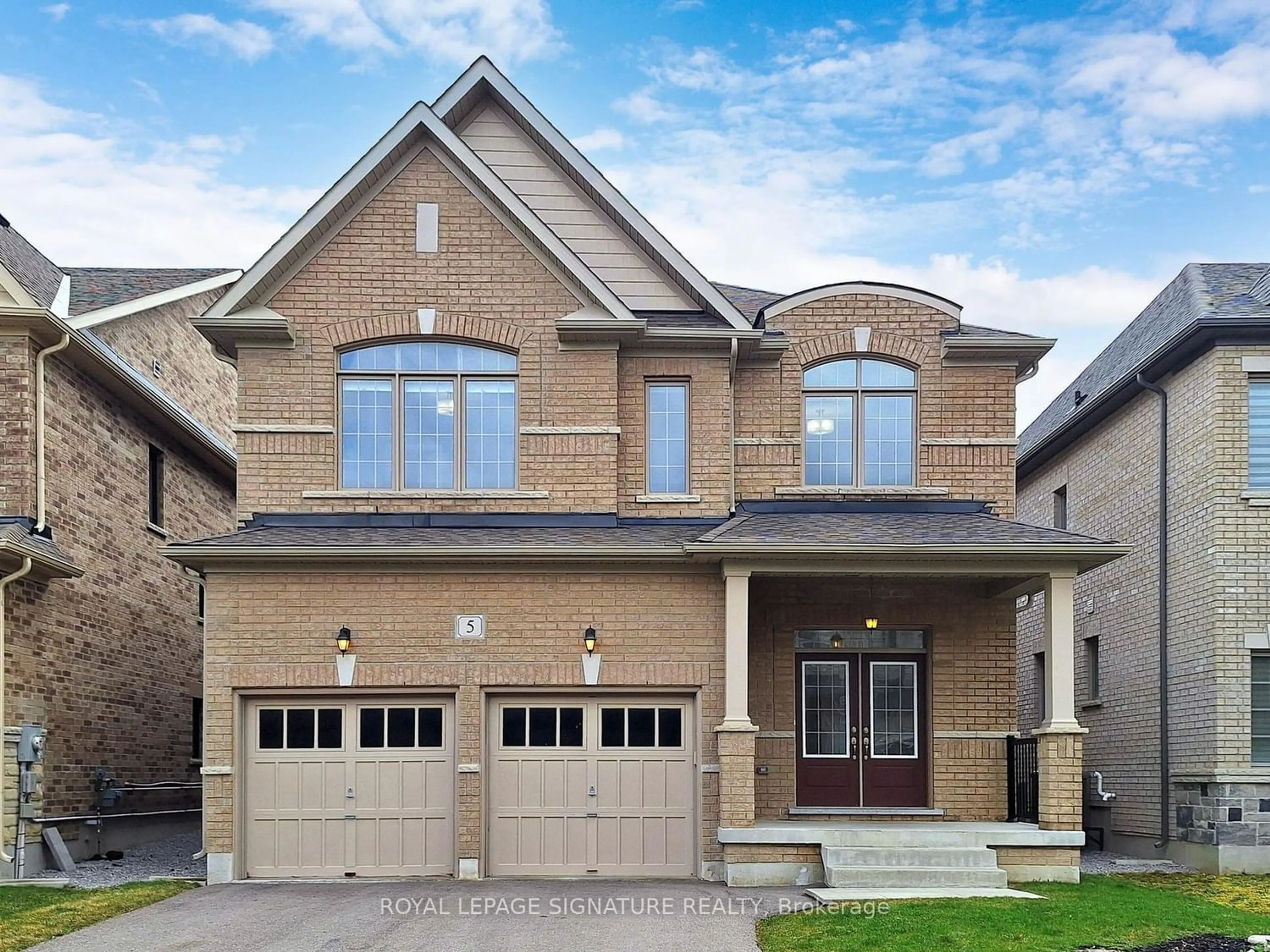 Home with brick exterior material for 5 Baleberry Cres, East Gwillimbury Ontario L9N 0P2