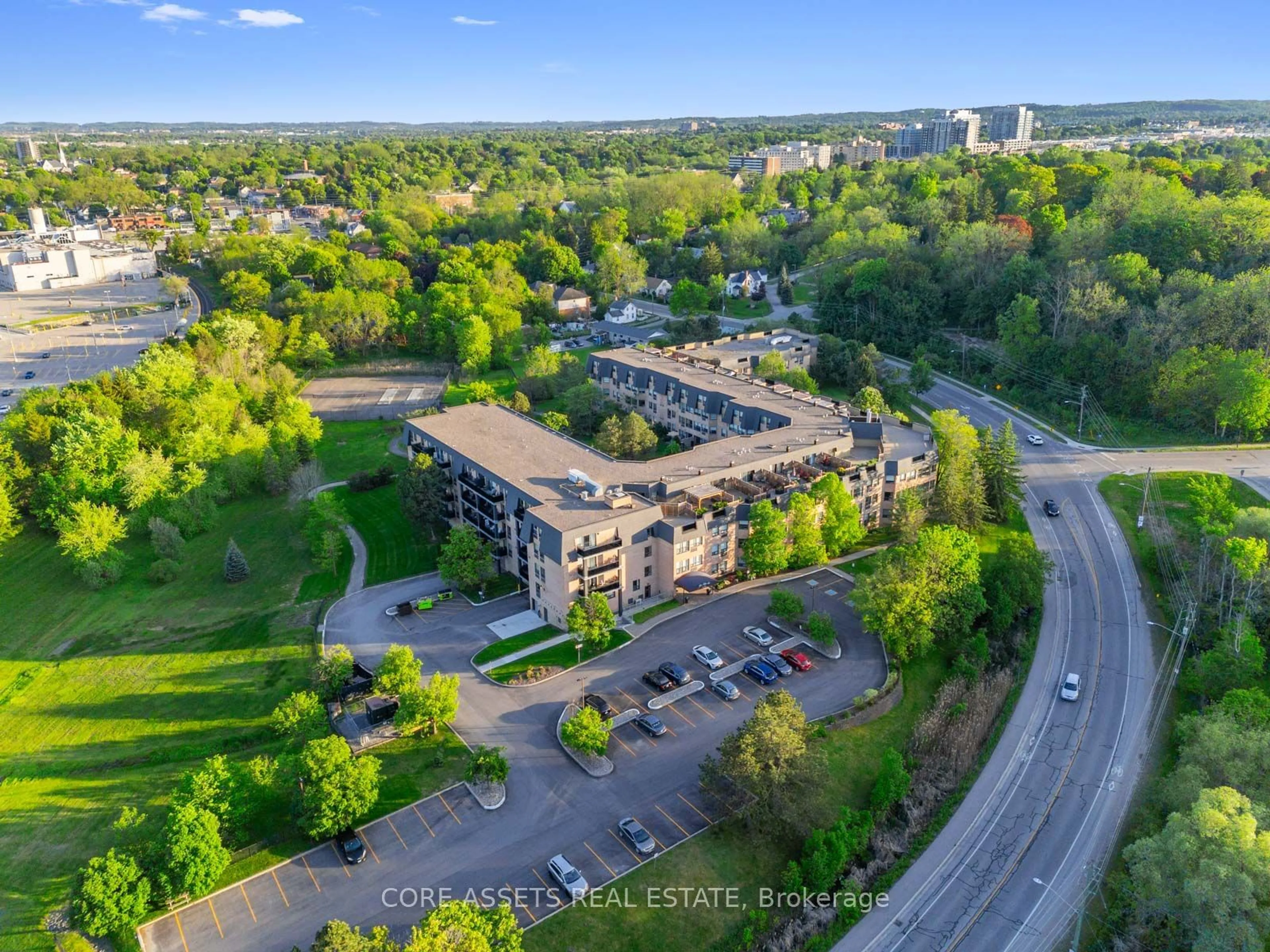 Indoor entryway for 155 Main St #333, Newmarket Ontario L3Y 8C2