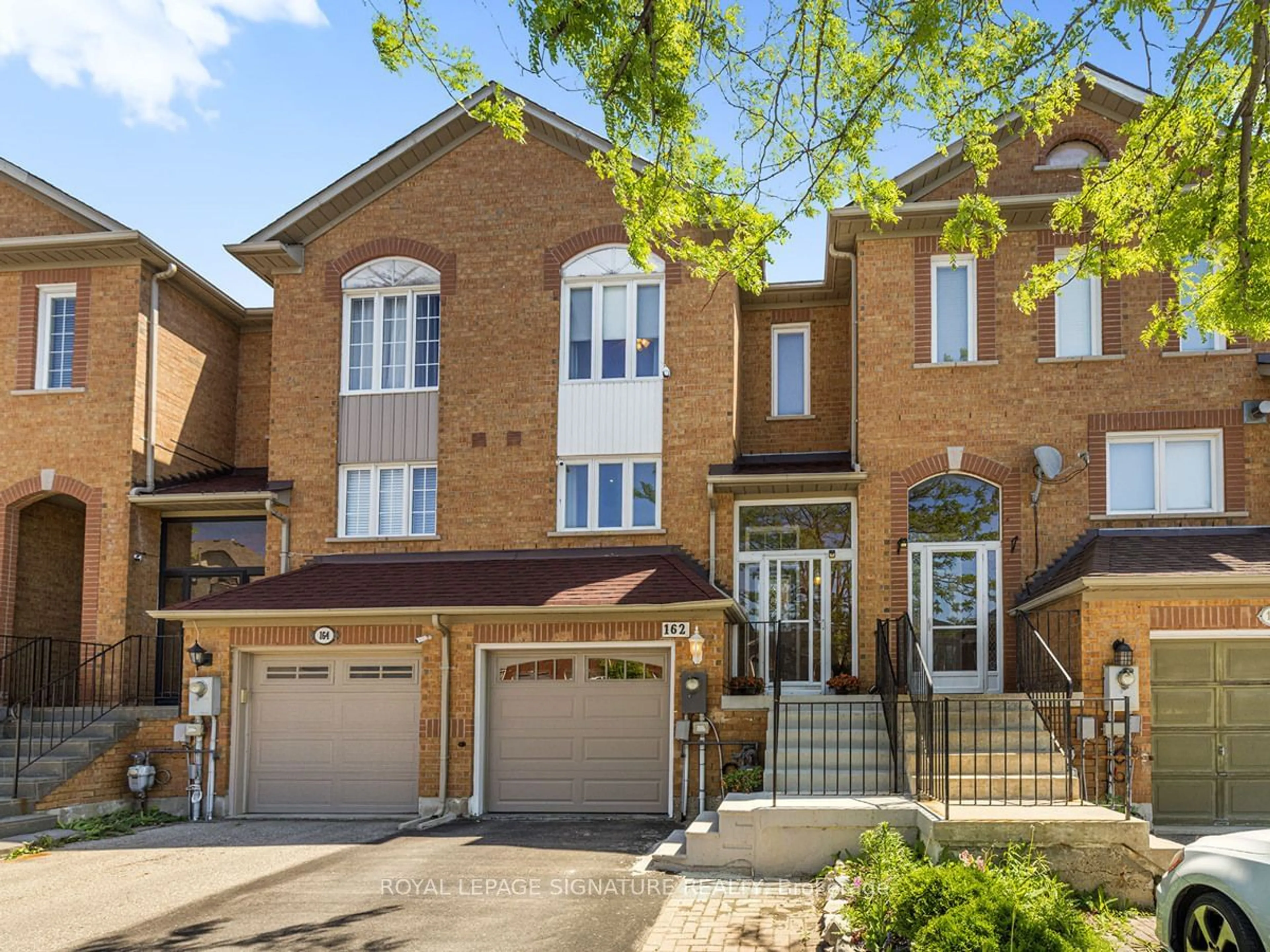 Indoor entryway for 162 Parktree Dr, Vaughan Ontario L6A 2W5