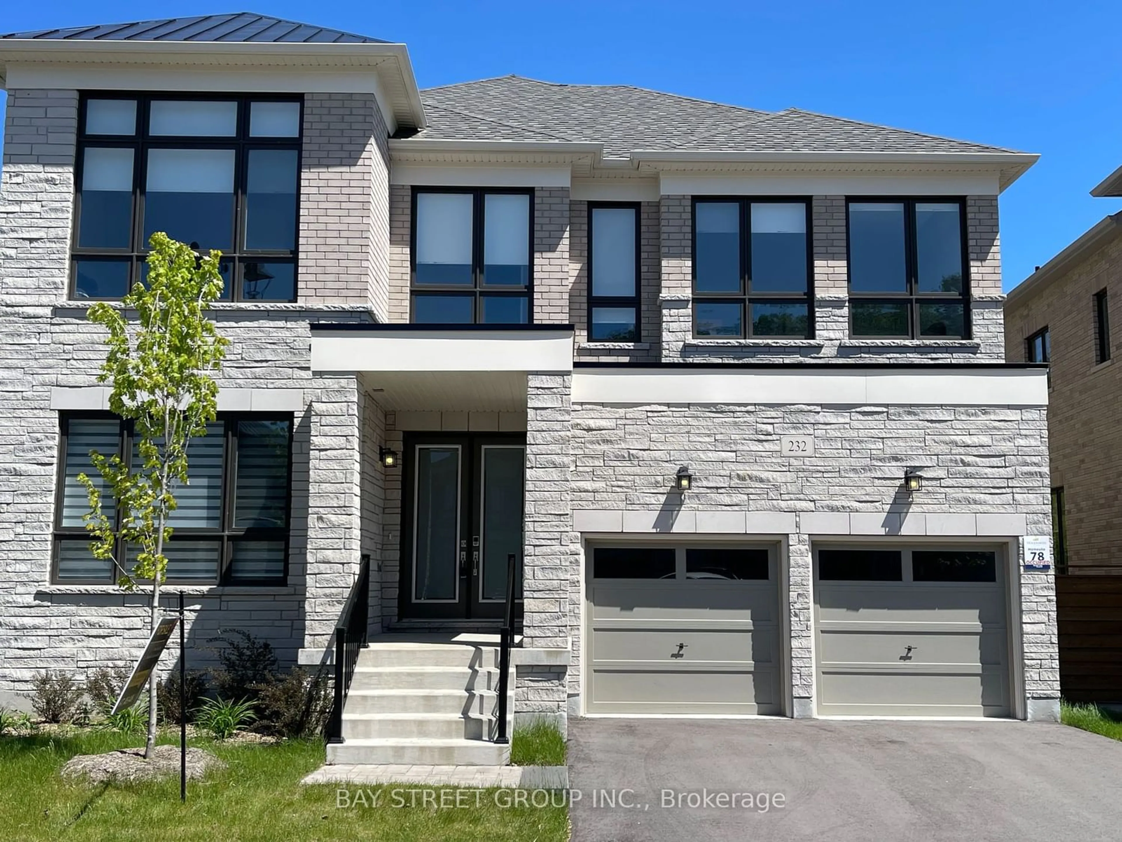 A pic from exterior of the house or condo for 232 Sunset Vista Crt, Aurora Ontario L4G 3Y1