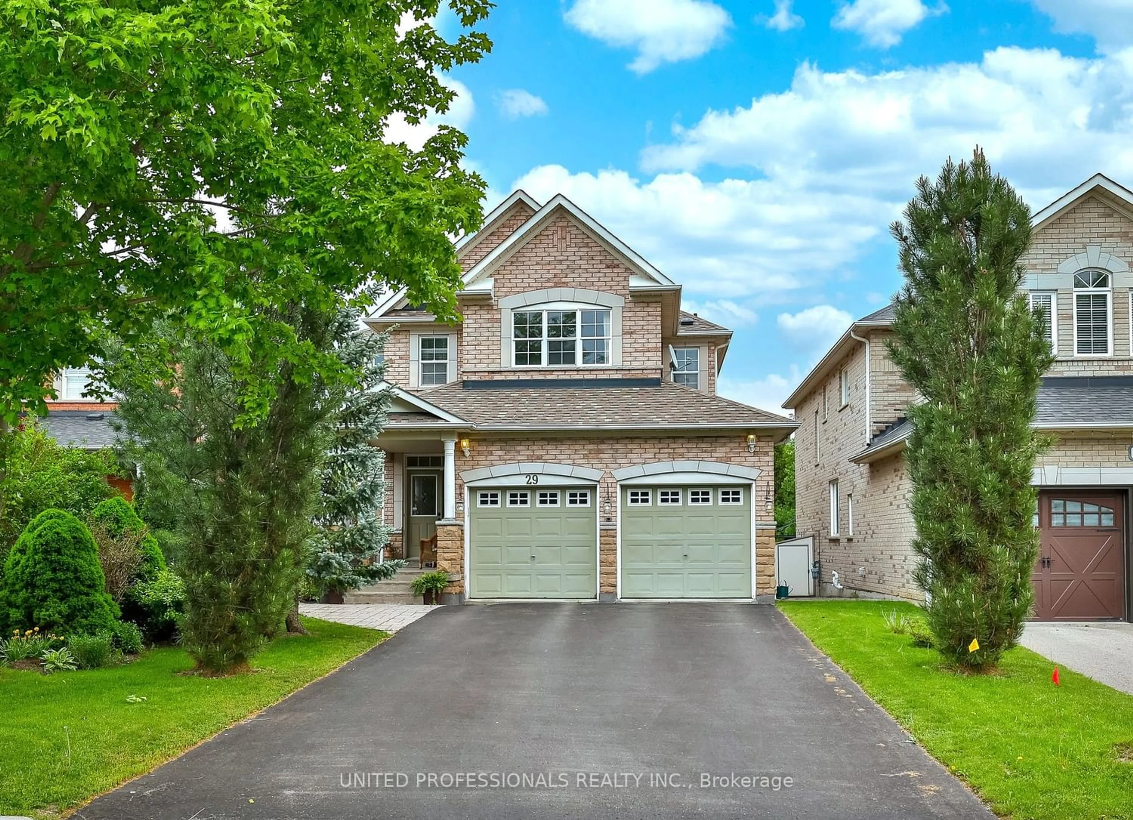 Frontside or backside of a home for 29 Raintree Cres, Richmond Hill Ontario L4E 3T5