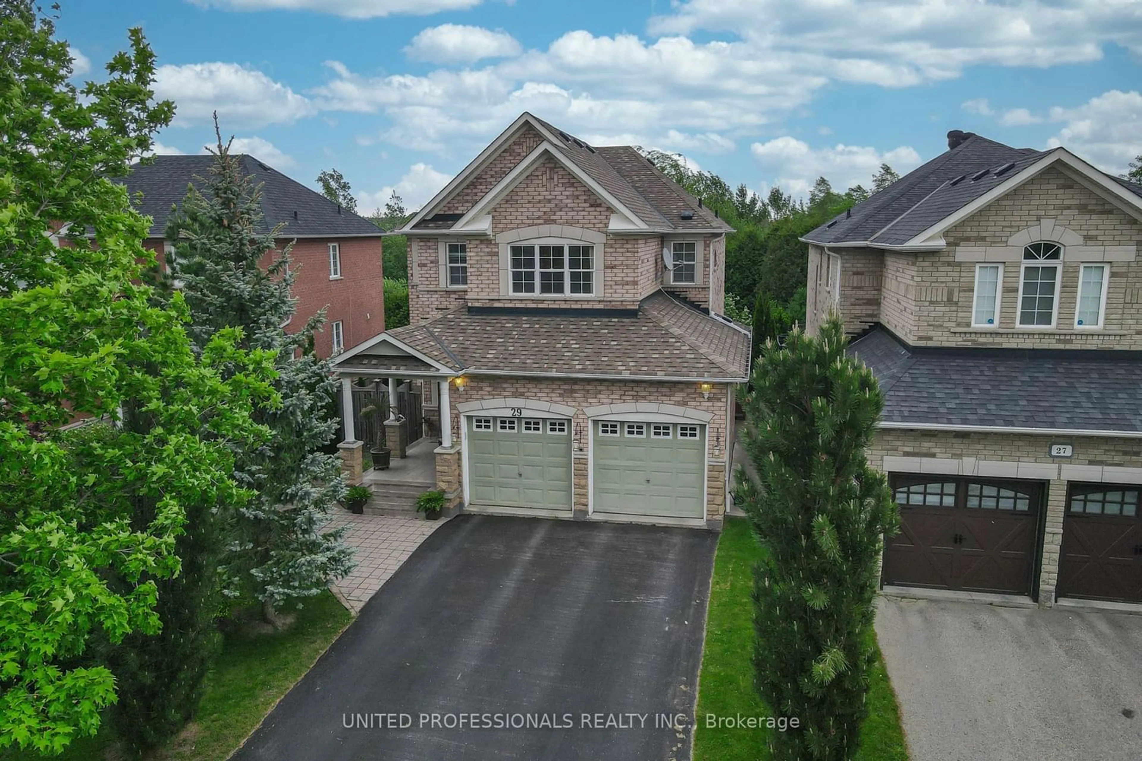 Frontside or backside of a home for 29 Raintree Cres, Richmond Hill Ontario L4E 3T5