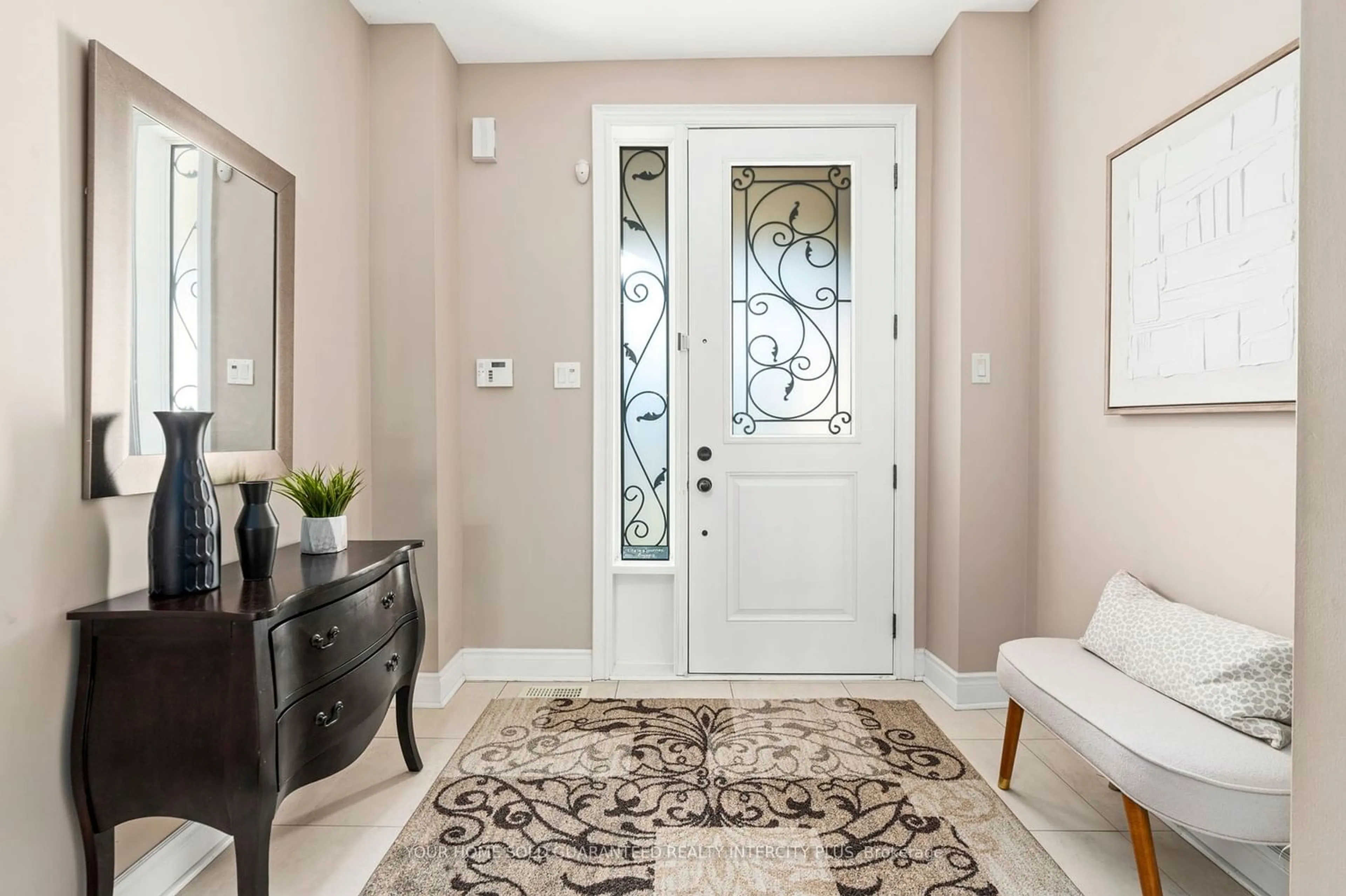 Indoor entryway for 137 Lindbergh Dr, Vaughan Ontario L4H 3L7