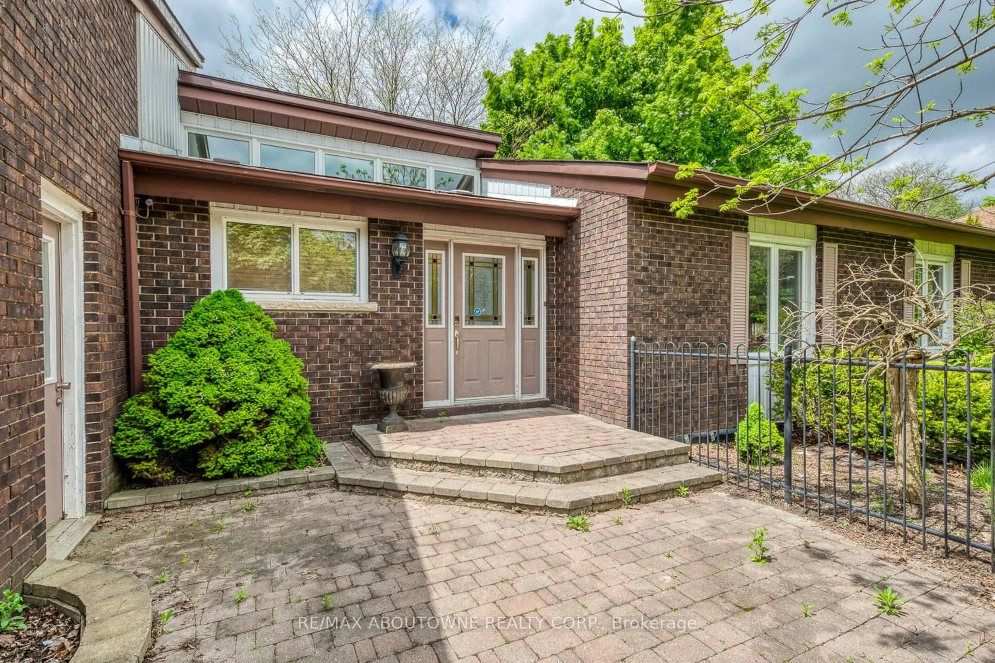 Home with brick exterior material for 80 Balmoral Hts, East Gwillimbury Ontario L0G 1R0