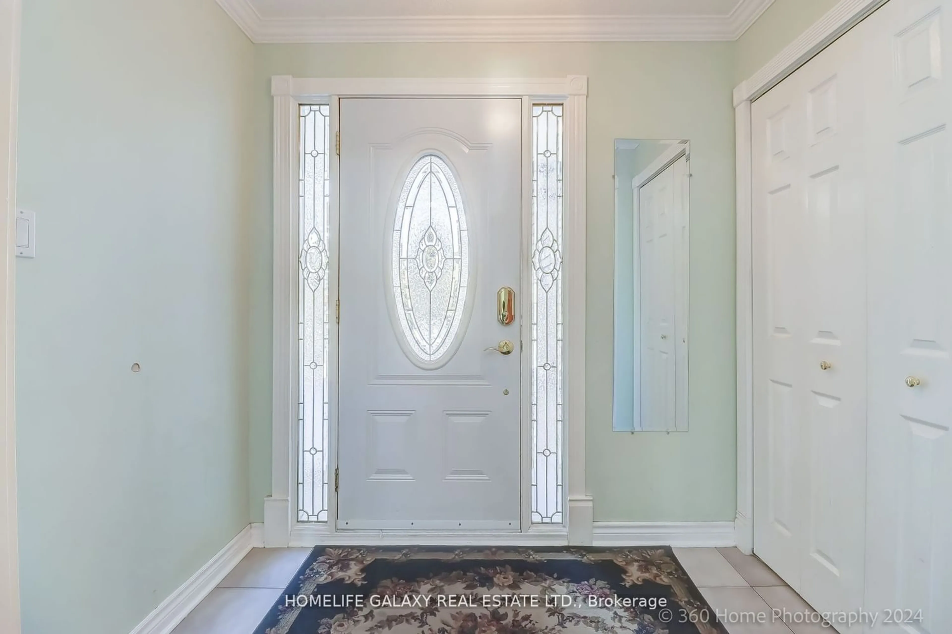 Indoor entryway for 126 Spring Town Rd, Vaughan Ontario L4L 8E6