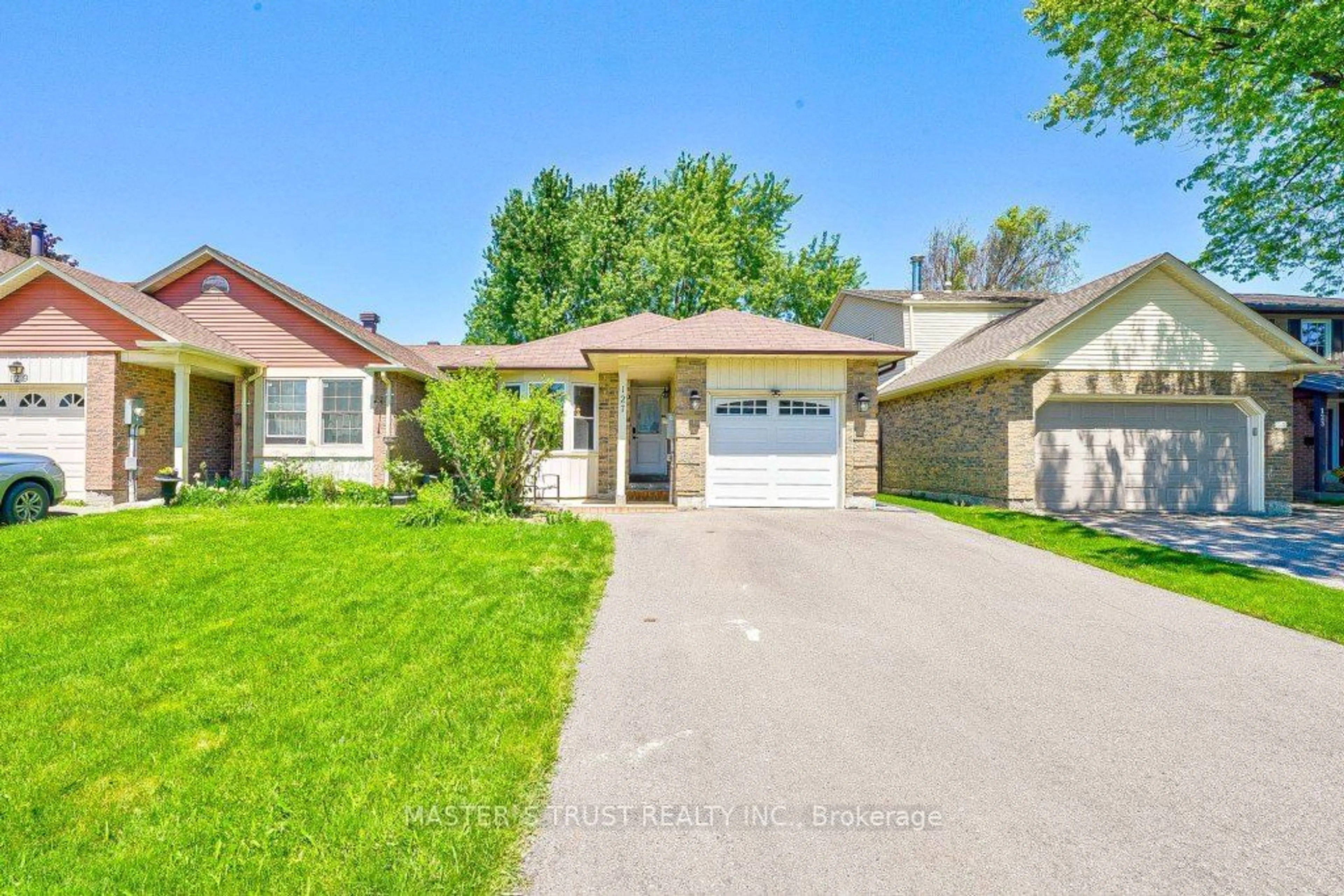 Frontside or backside of a home for 127 Batson Dr, Aurora Ontario L4G 3S6