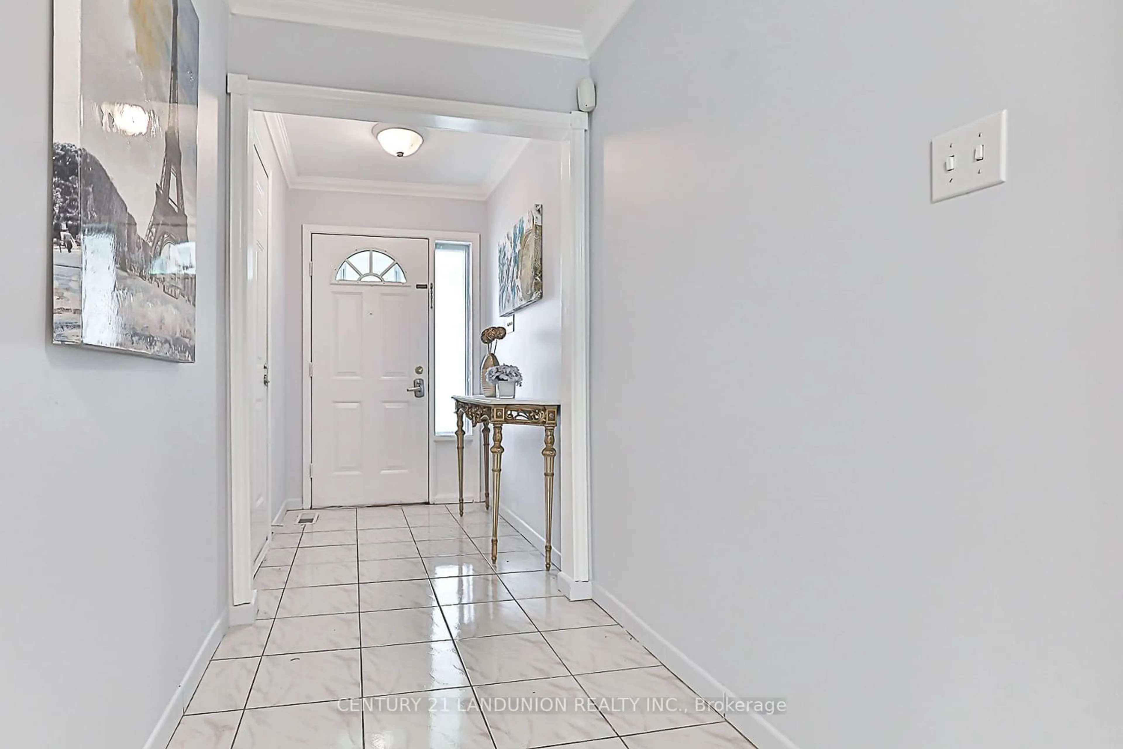 Indoor foyer for 39 Ferrah St, Markham Ontario L3R 1N5