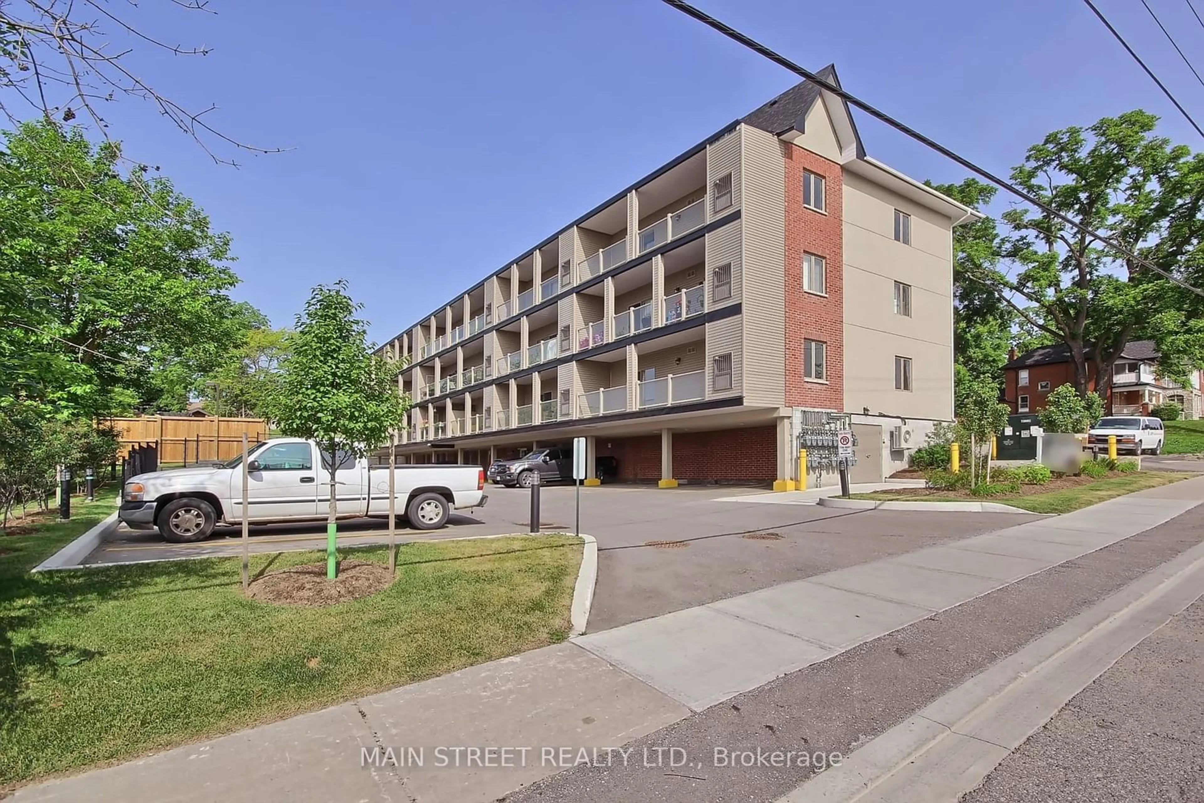 Street view for 128 Barrie St #101, Bradford West Gwillimbury Ontario L3Z 1L1