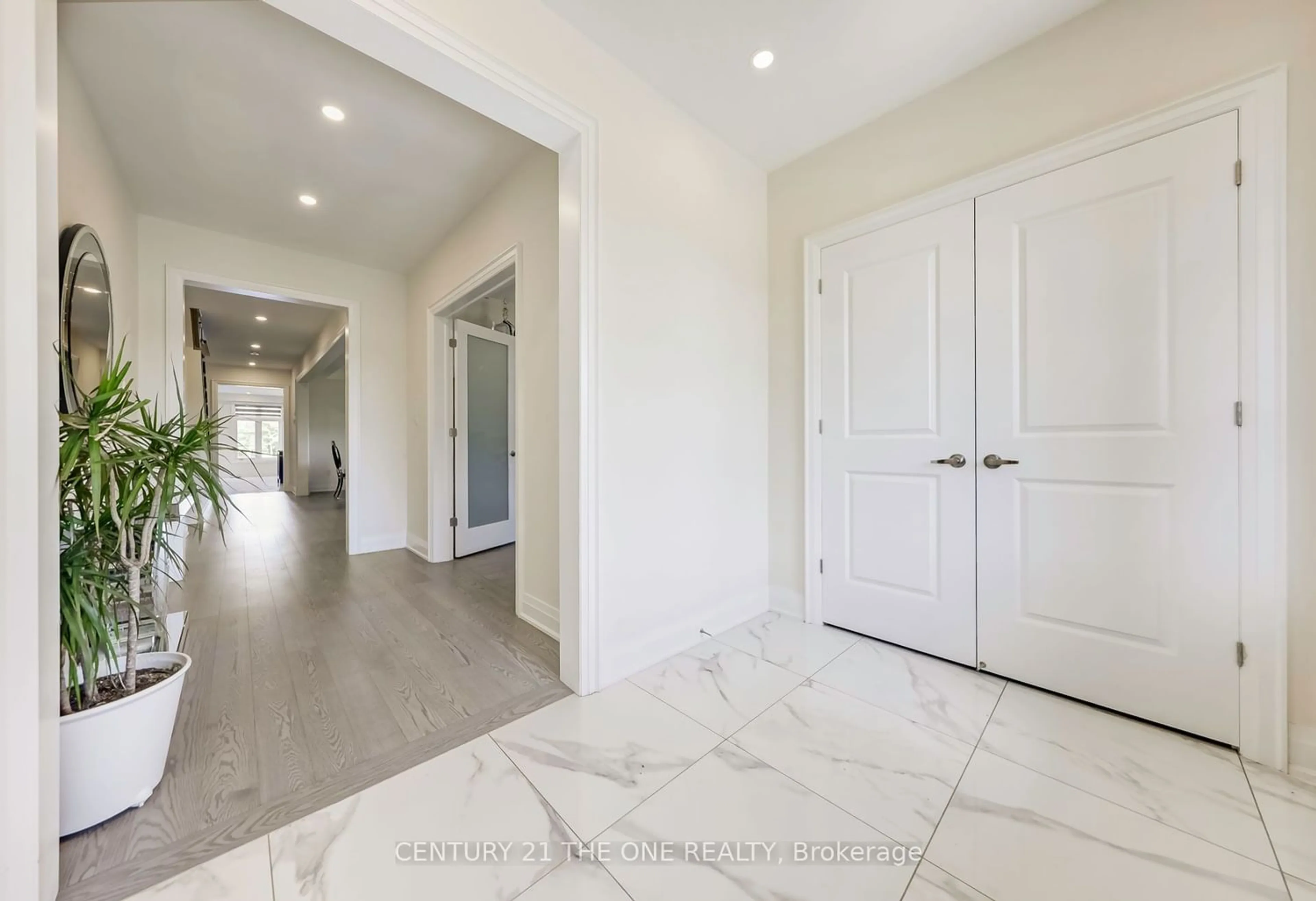 Indoor entryway for 188 Silk Twist Dr, East Gwillimbury Ontario L9N 0V6