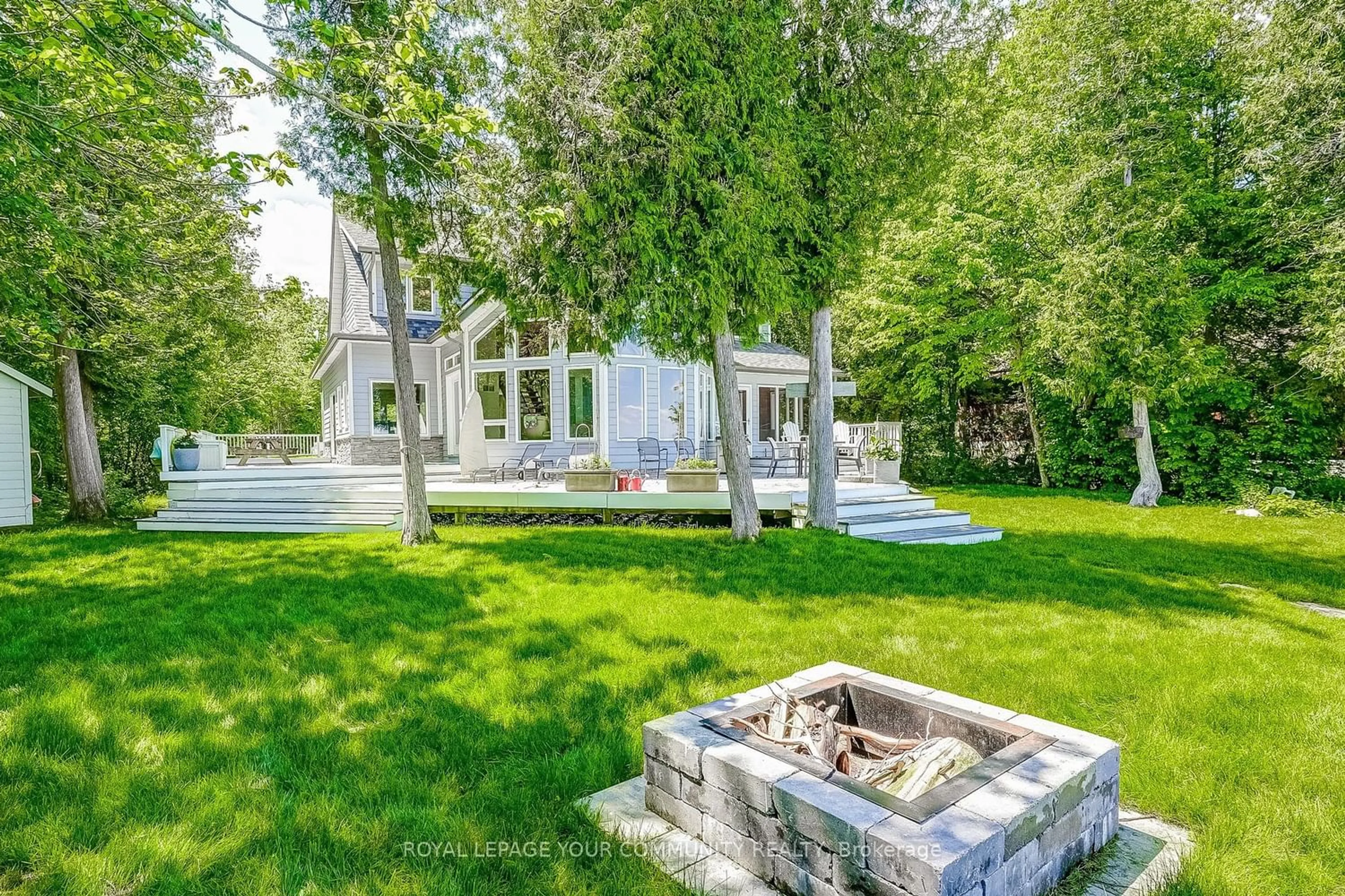 Patio for 334 Loon Rd, Georgina Islands Ontario L0E 1R0