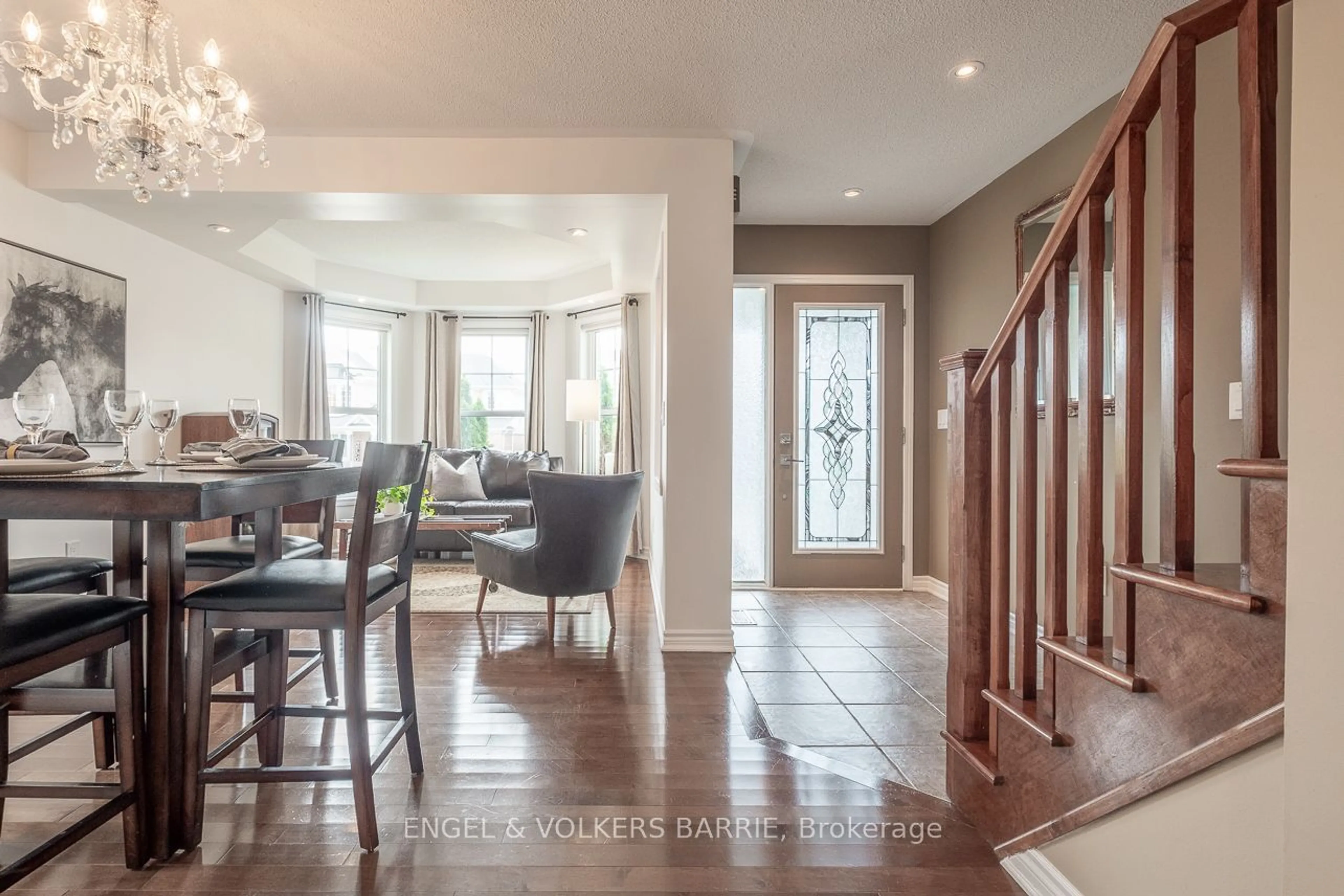 Indoor entryway for 29 Ferris Lane, New Tecumseth Ontario L9R 0H9