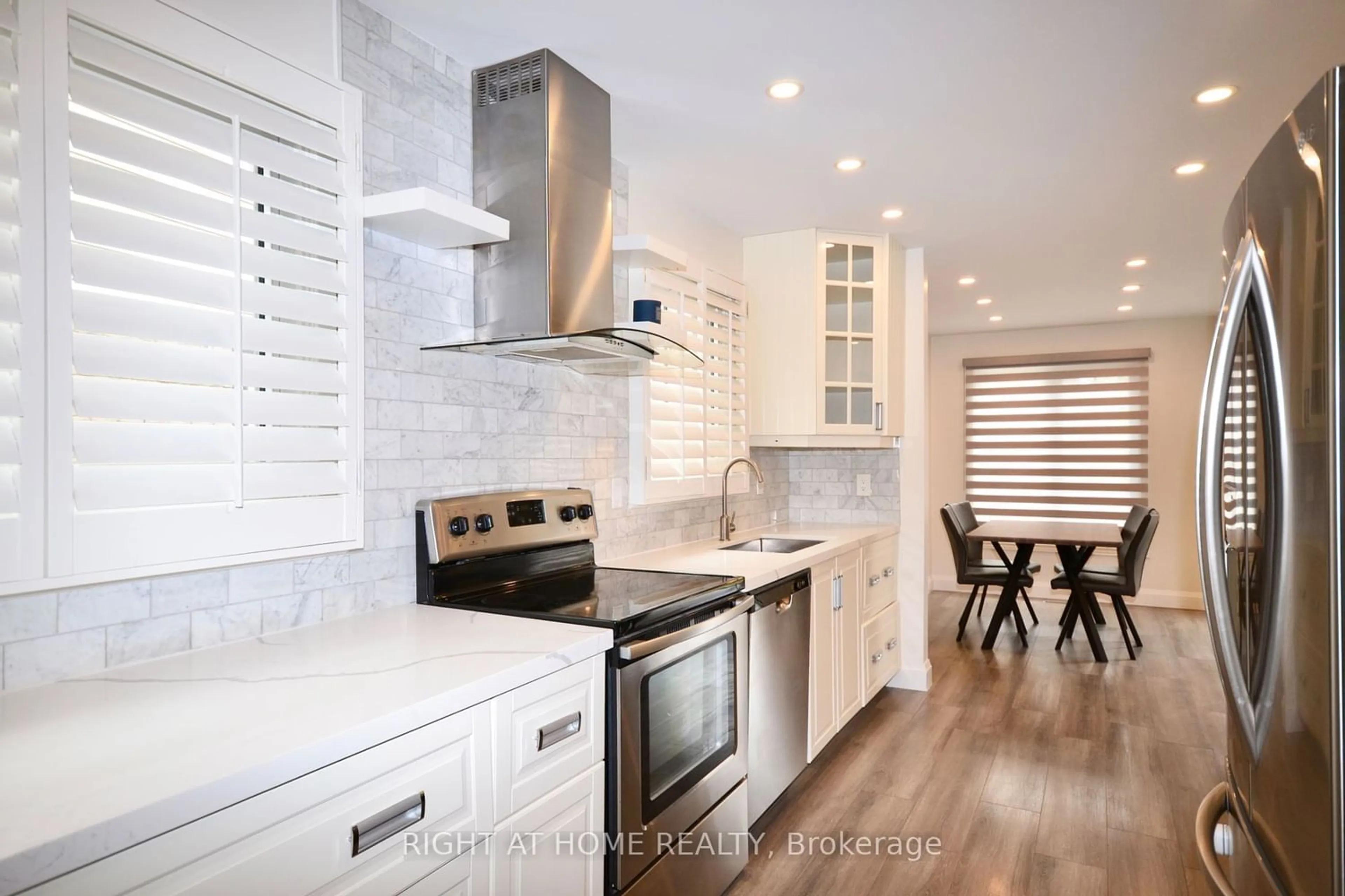 Contemporary kitchen for 178 Bob O'link Ave, Vaughan Ontario L4K 1H2