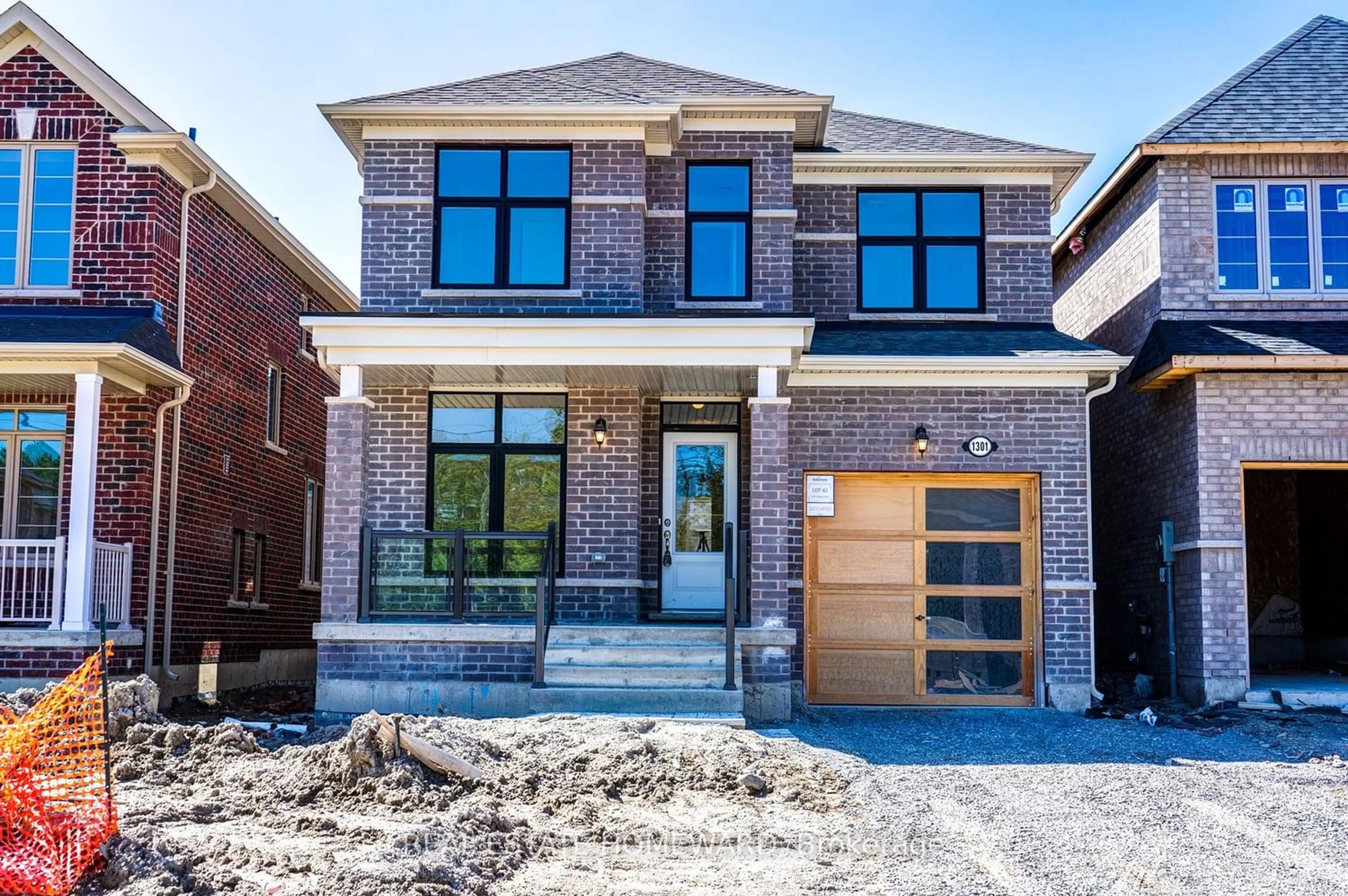Home with brick exterior material for 1301 Davis Loop, Innisfil Ontario L0L 1W0