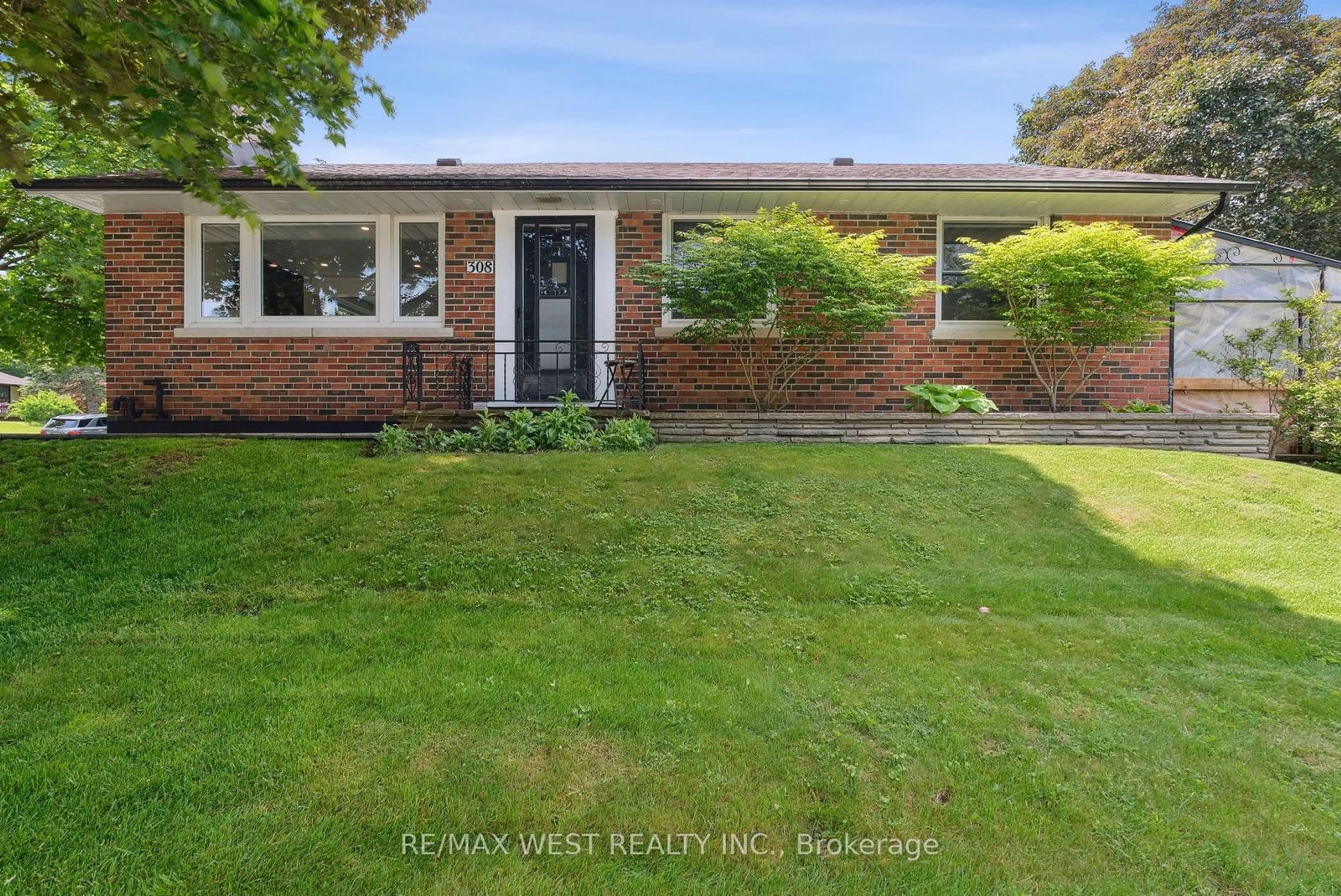 Home with brick exterior material for 308 Donlin Ave, Newmarket Ontario L3Y 4T6