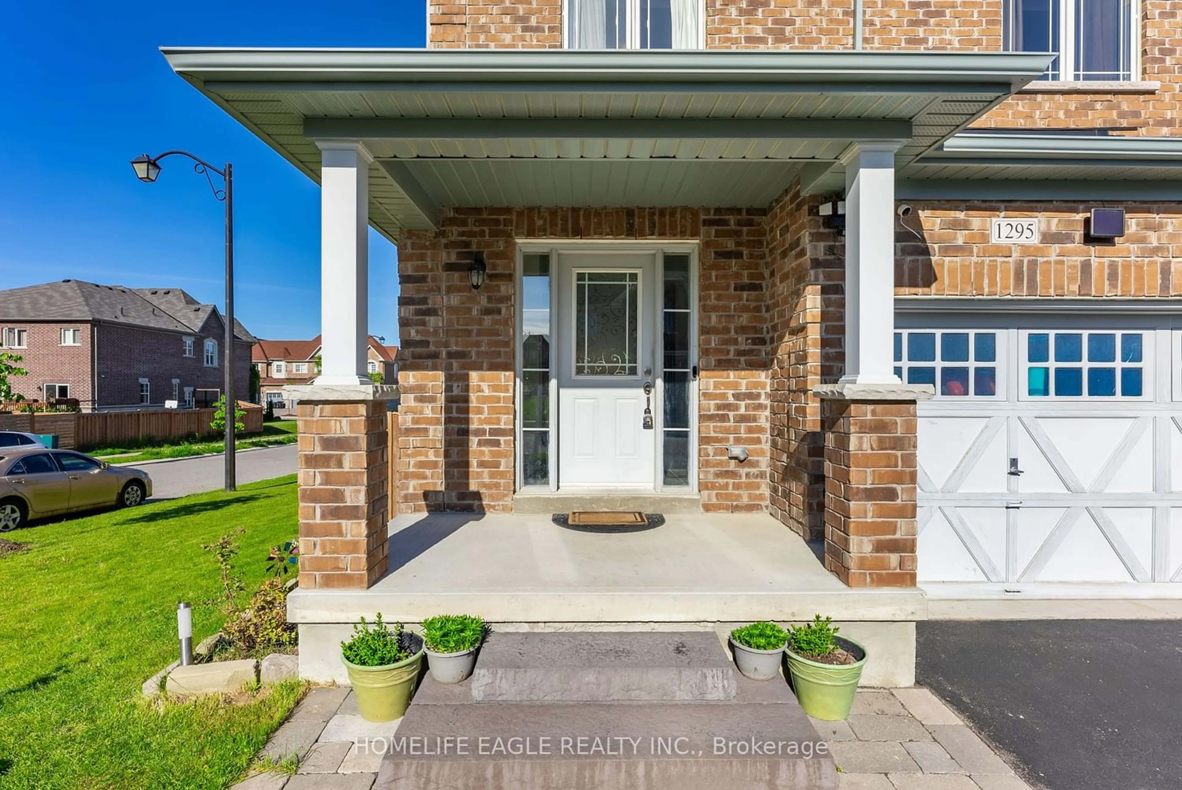 Home with brick exterior material for 1295 Dallman St, Innisfil Ontario L0L 1W0