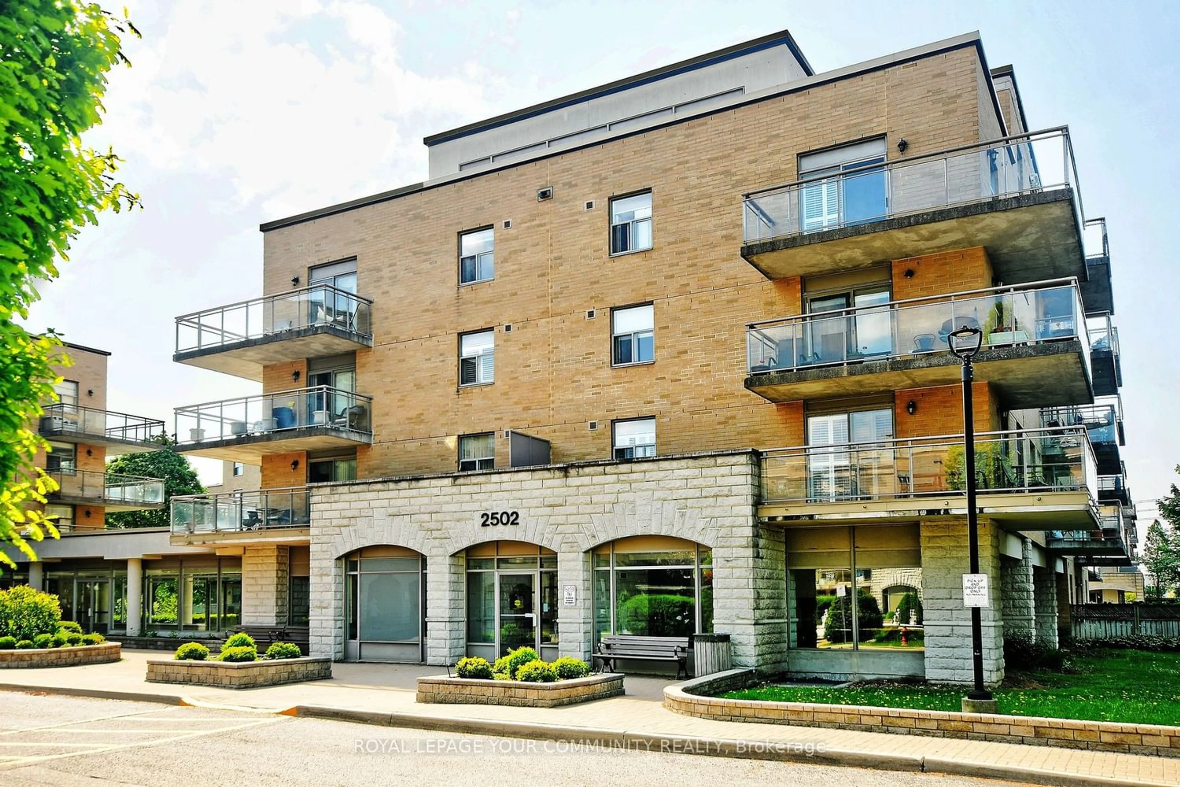 A pic from exterior of the house or condo for 2502 Rutherford Rd #419, Vaughan Ontario L4K 5N6