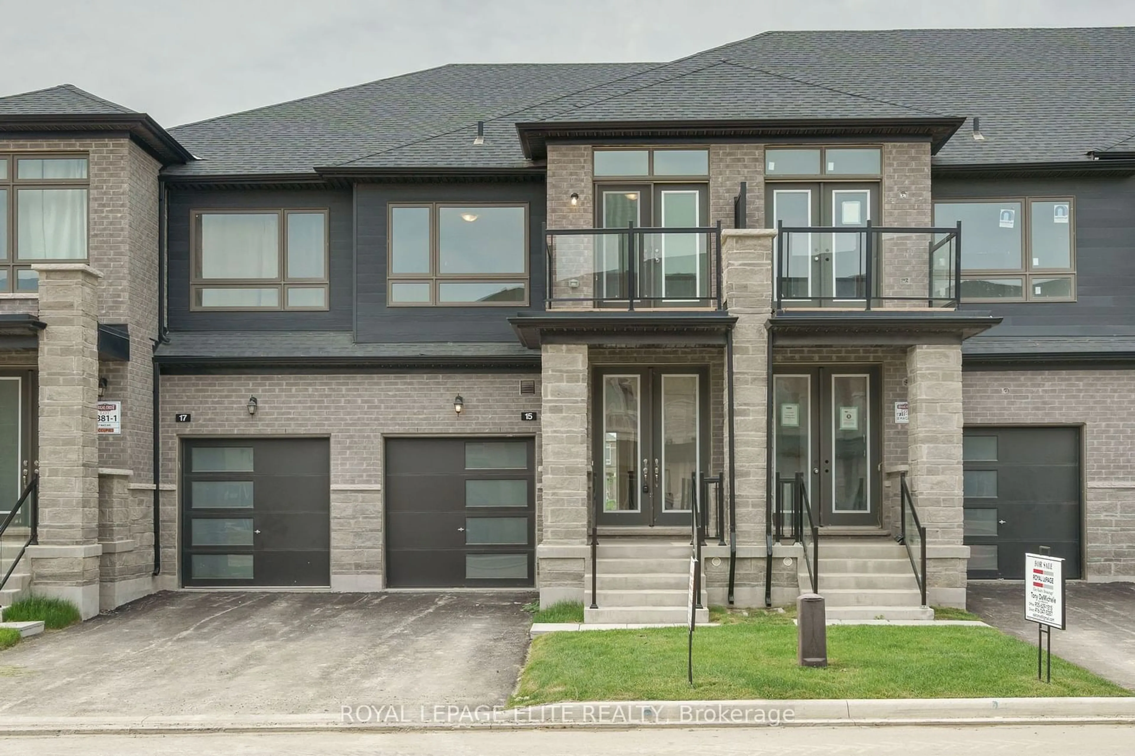 Home with brick exterior material for 15 MACE Ave, Richmond Hill Ontario L4E 1K8