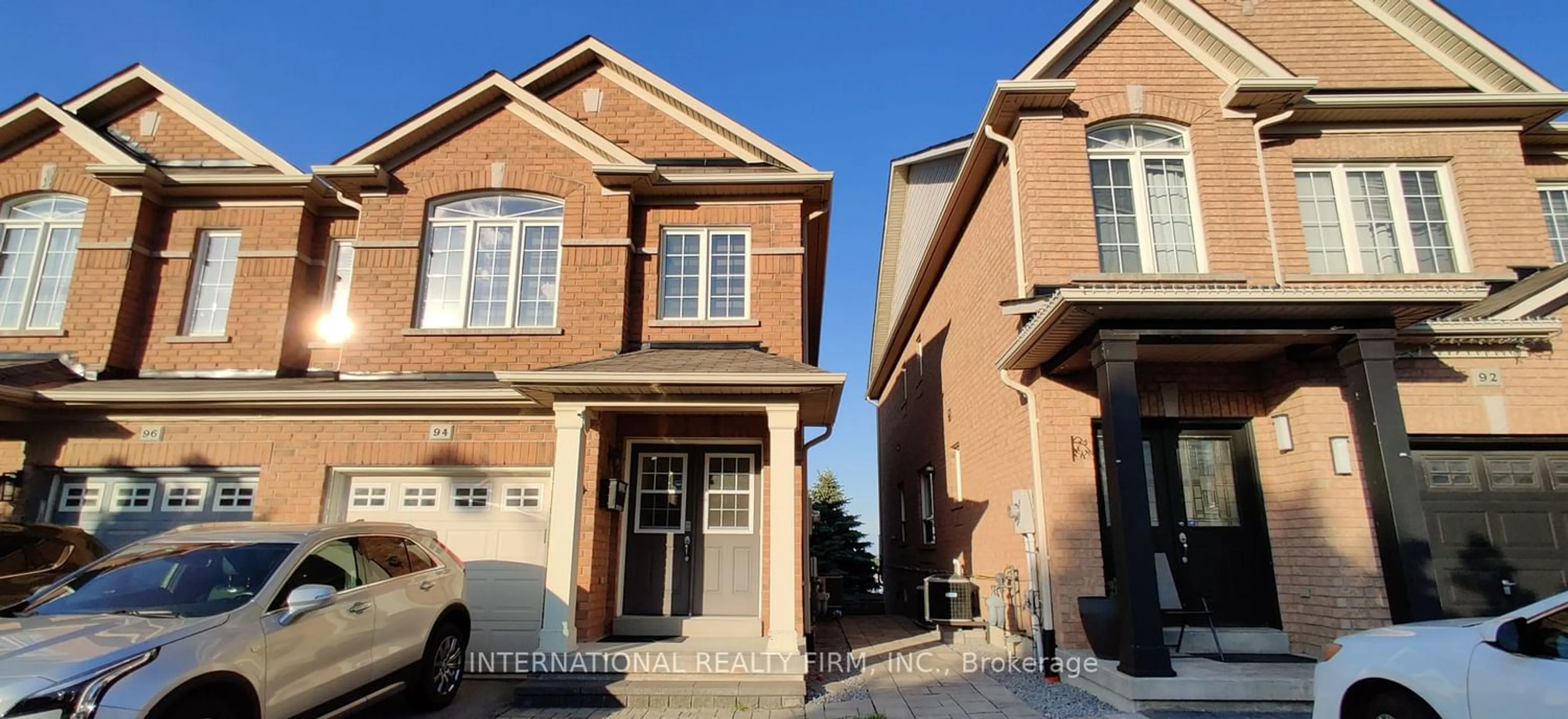 Home with brick exterior material for 94 Four Seasons Cres, Newmarket Ontario L9N 0C4