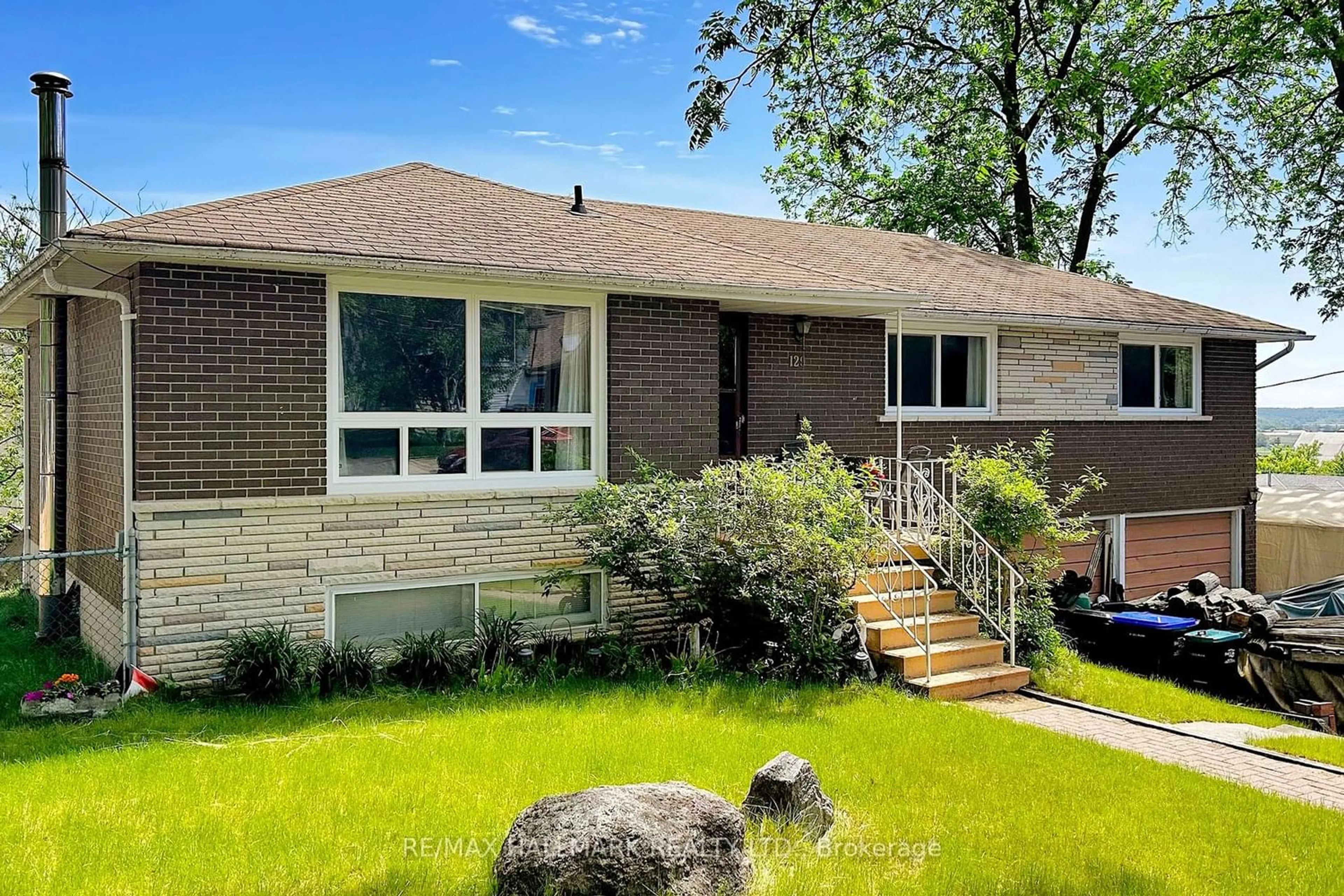 Home with brick exterior material for 129 Moore St, Bradford West Gwillimbury Ontario L3Z 2B8