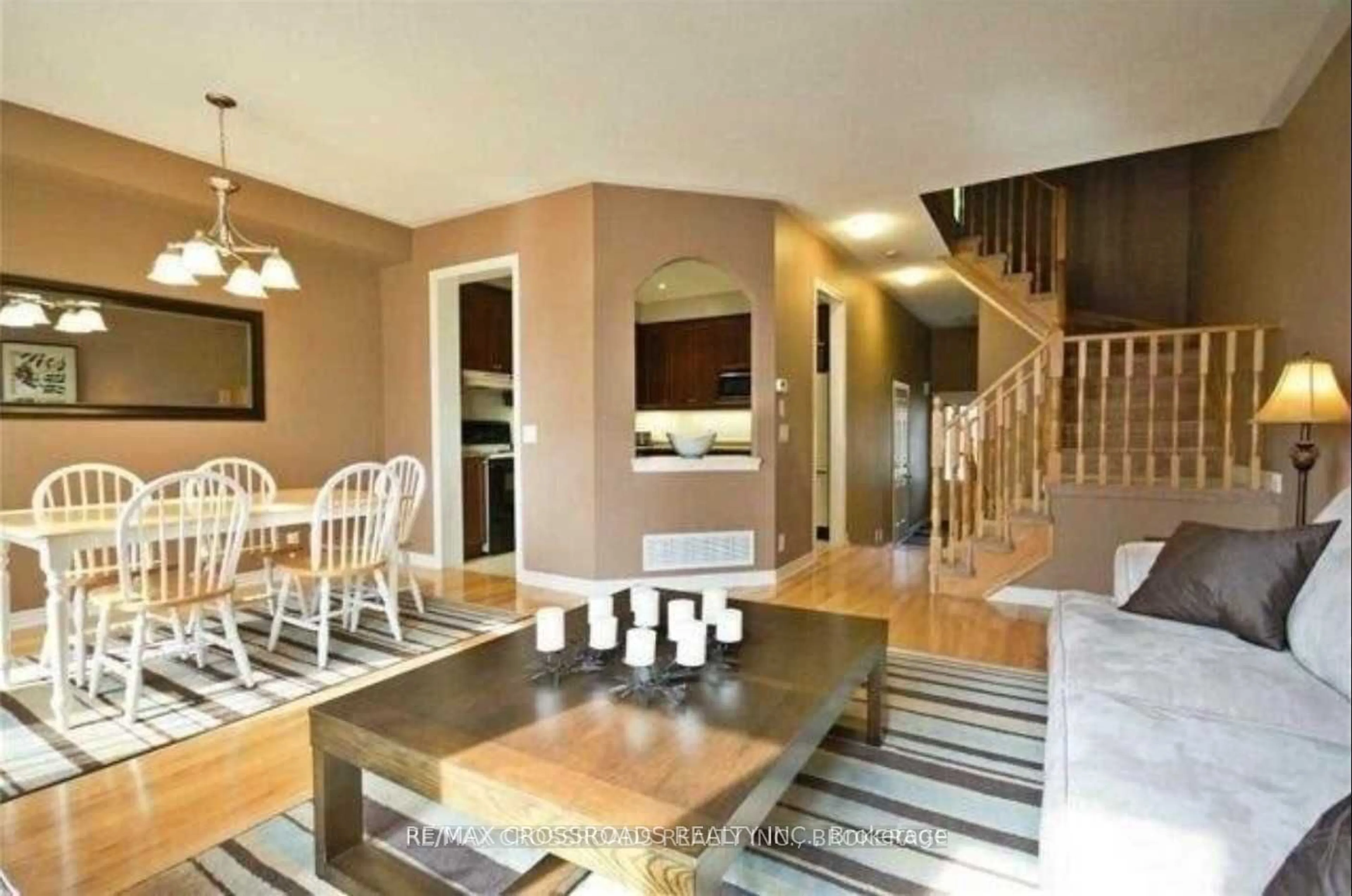 Indoor foyer for 95 Thatcher Cres, Newmarket Ontario L9N 0B9