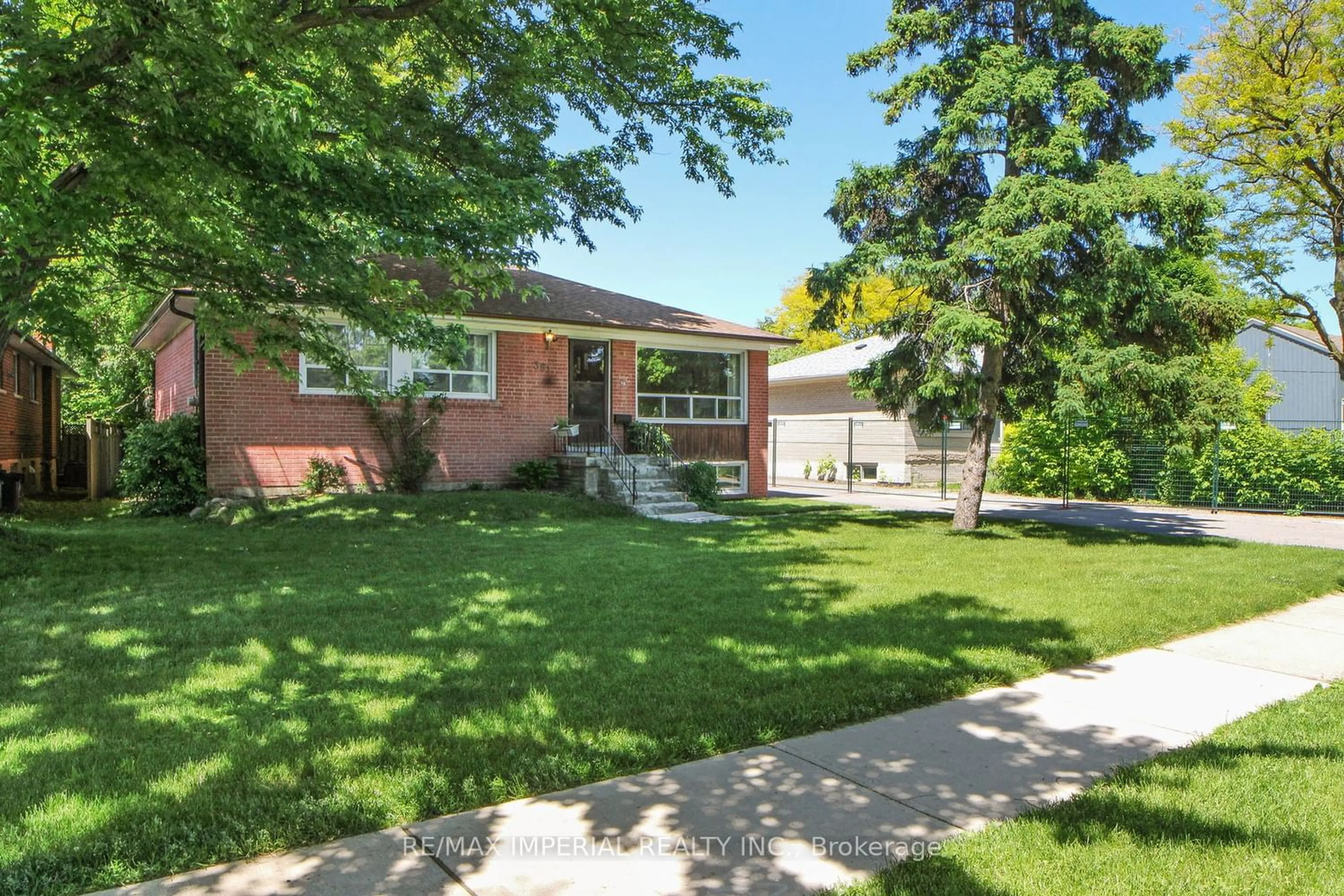 Frontside or backside of a home for 391 Crosby Ave, Richmond Hill Ontario L4C 2R8