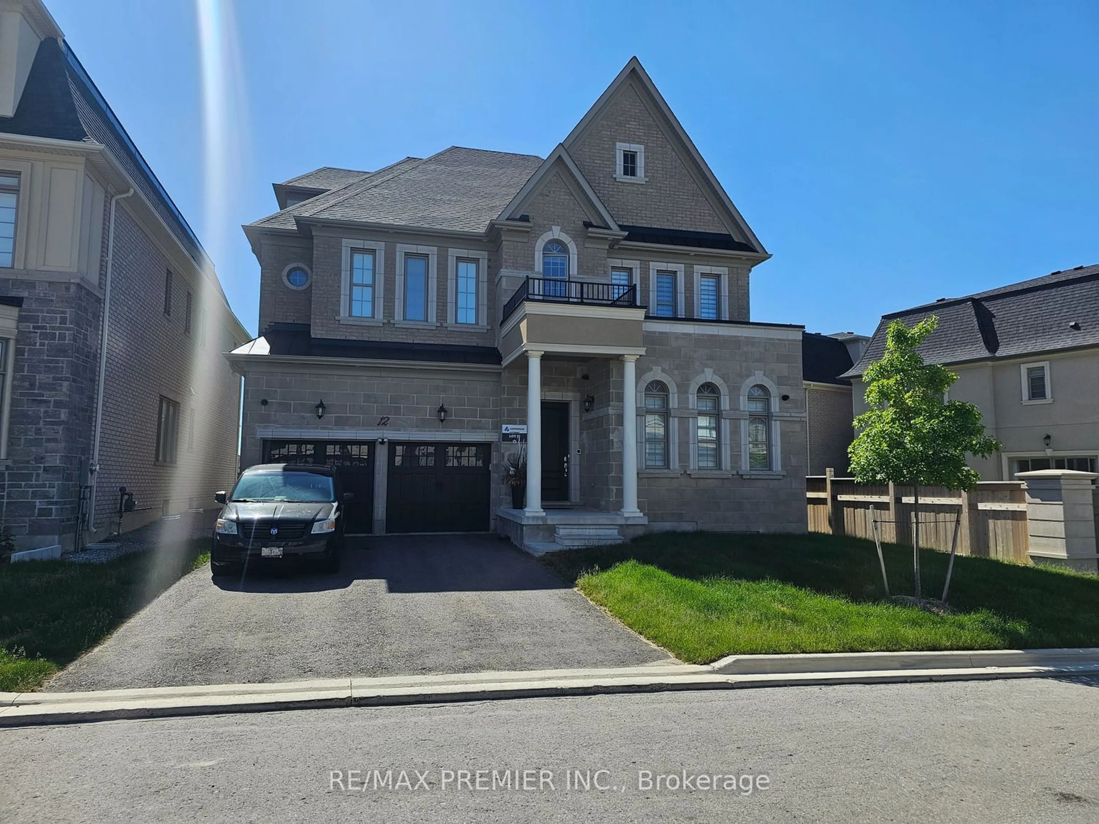 Frontside or backside of a home for 12 Night Sky Crt, Richmond Hill Ontario L4C 2R4