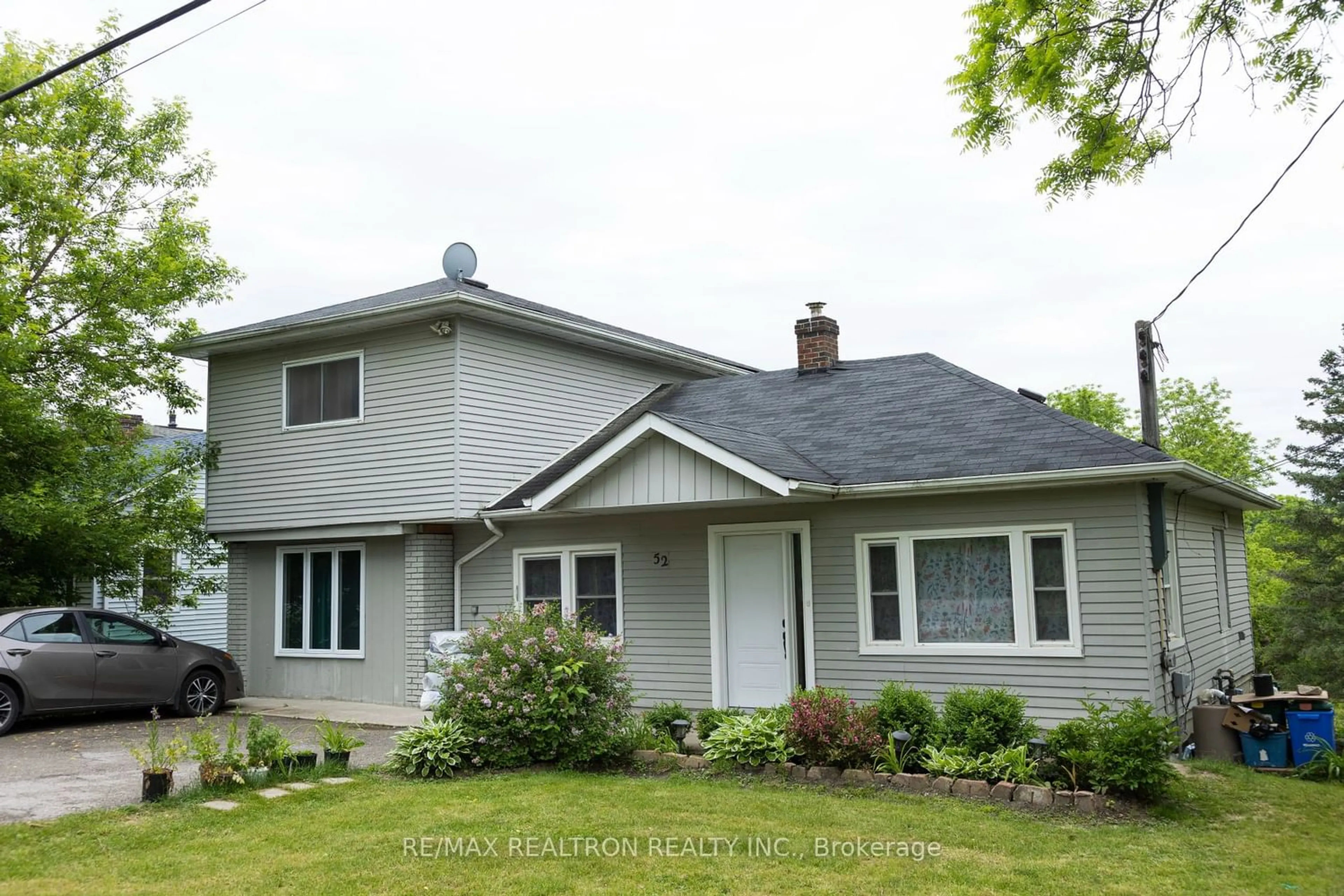 Frontside or backside of a home for 52 Olive St, East Gwillimbury Ontario L9N 1L5