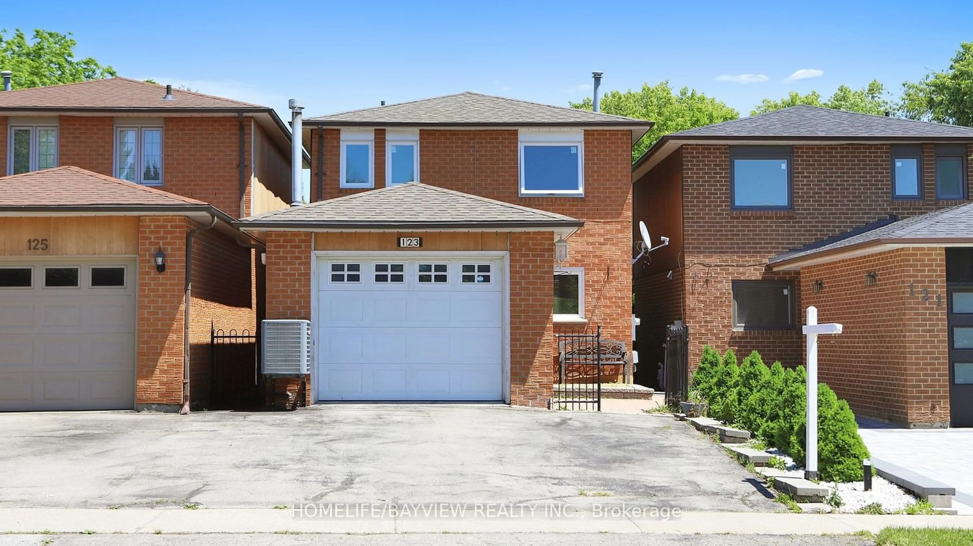 A pic from exterior of the house or condo for 123 Kersey Cres, Richmond Hill Ontario L4C 5X4