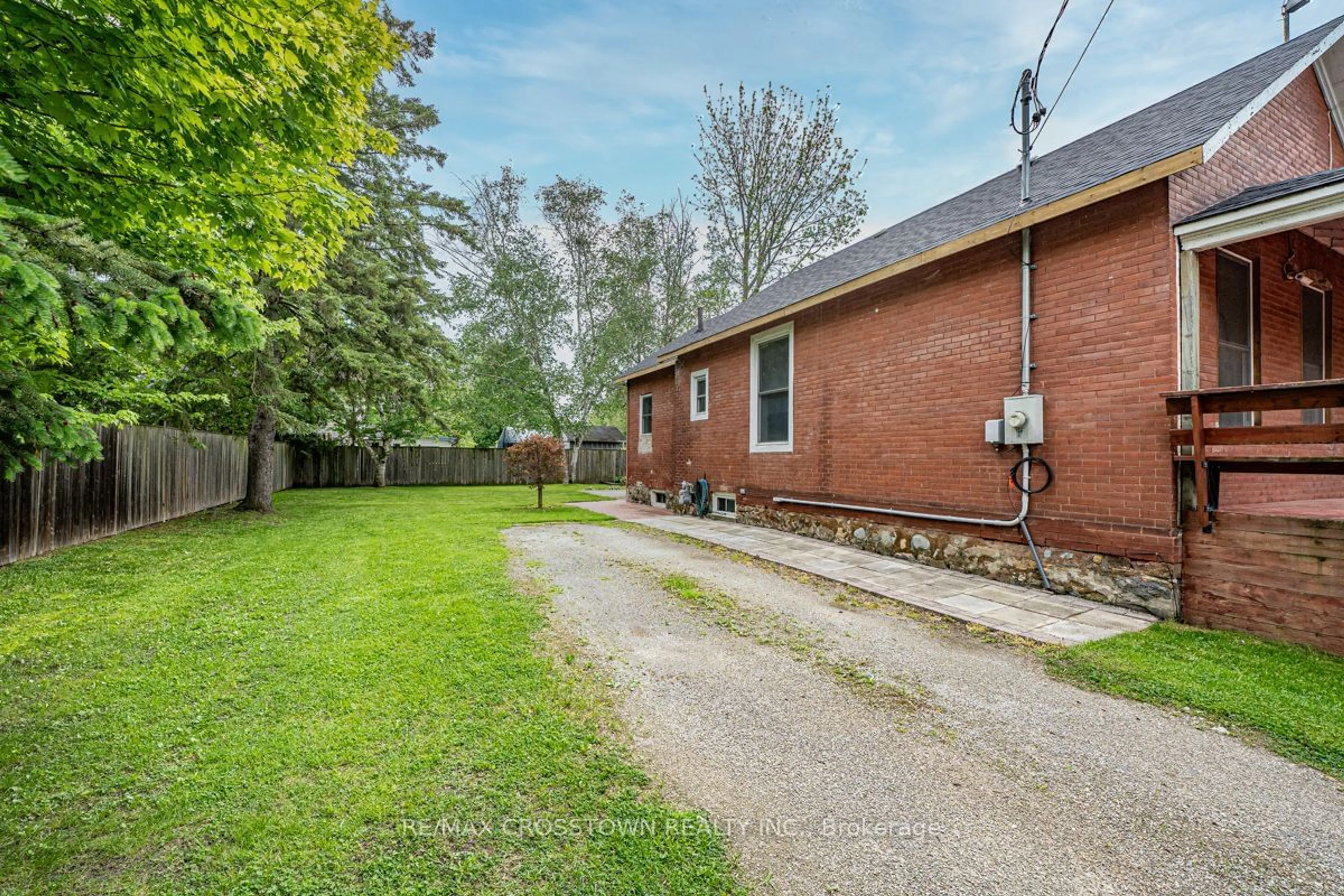 Home with brick exterior material for 87 Wellington St, New Tecumseth Ontario L9R 1G7