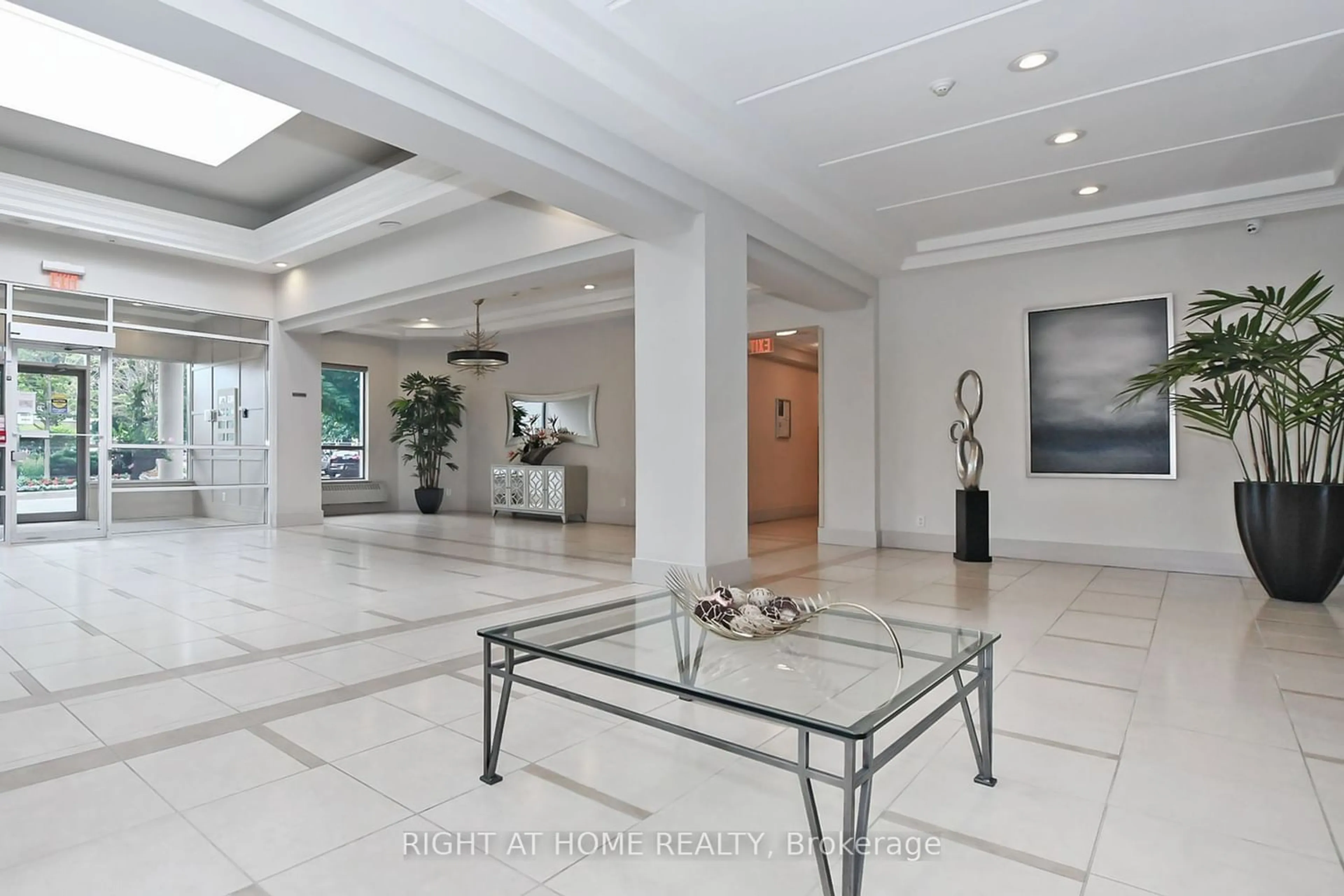 Indoor lobby for 60 Disera Dr #1202, Vaughan Ontario L4J 9G1