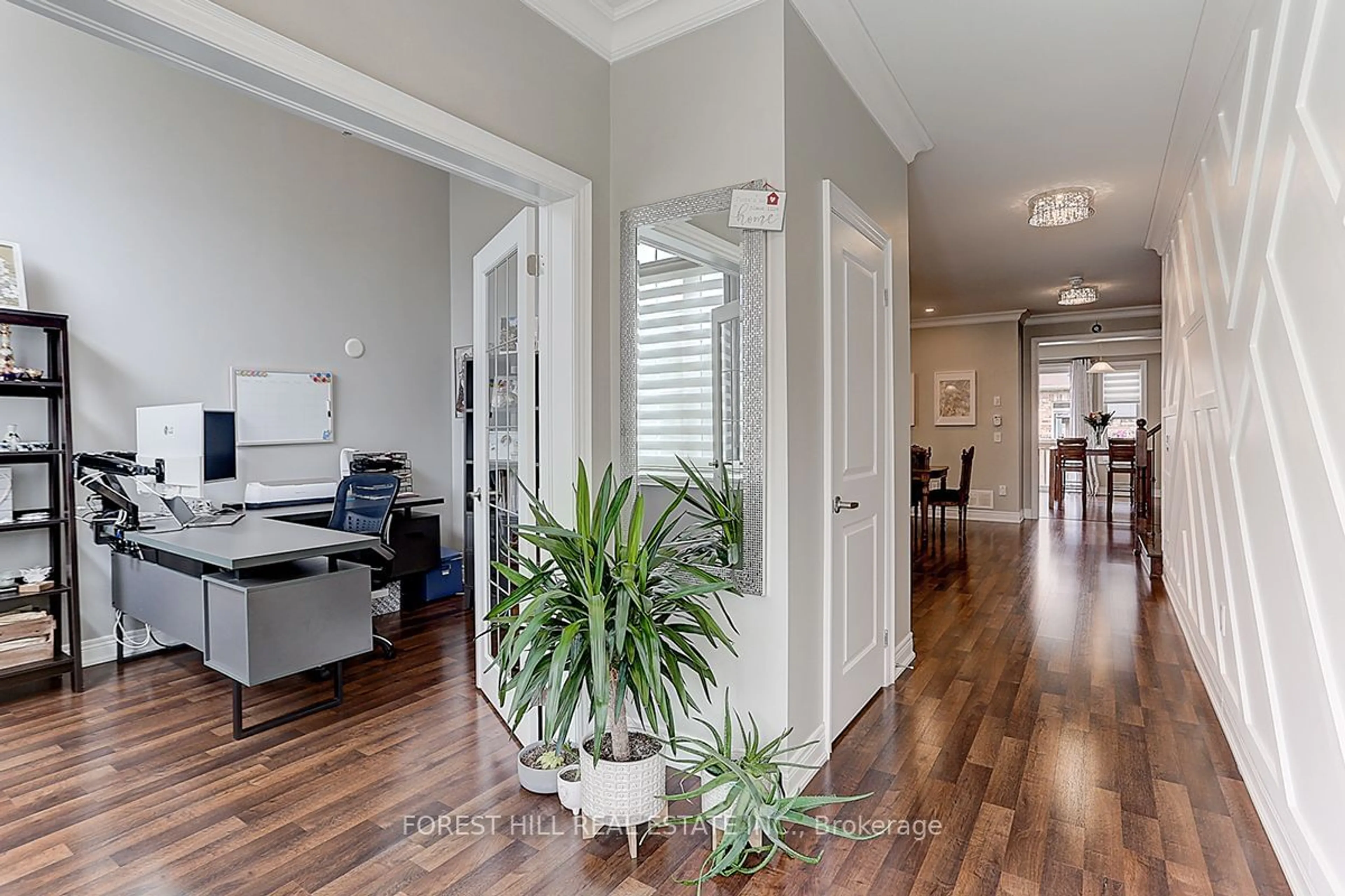 Indoor entryway for 14 Jericho Ave, Georgina Ontario L4P 0G9