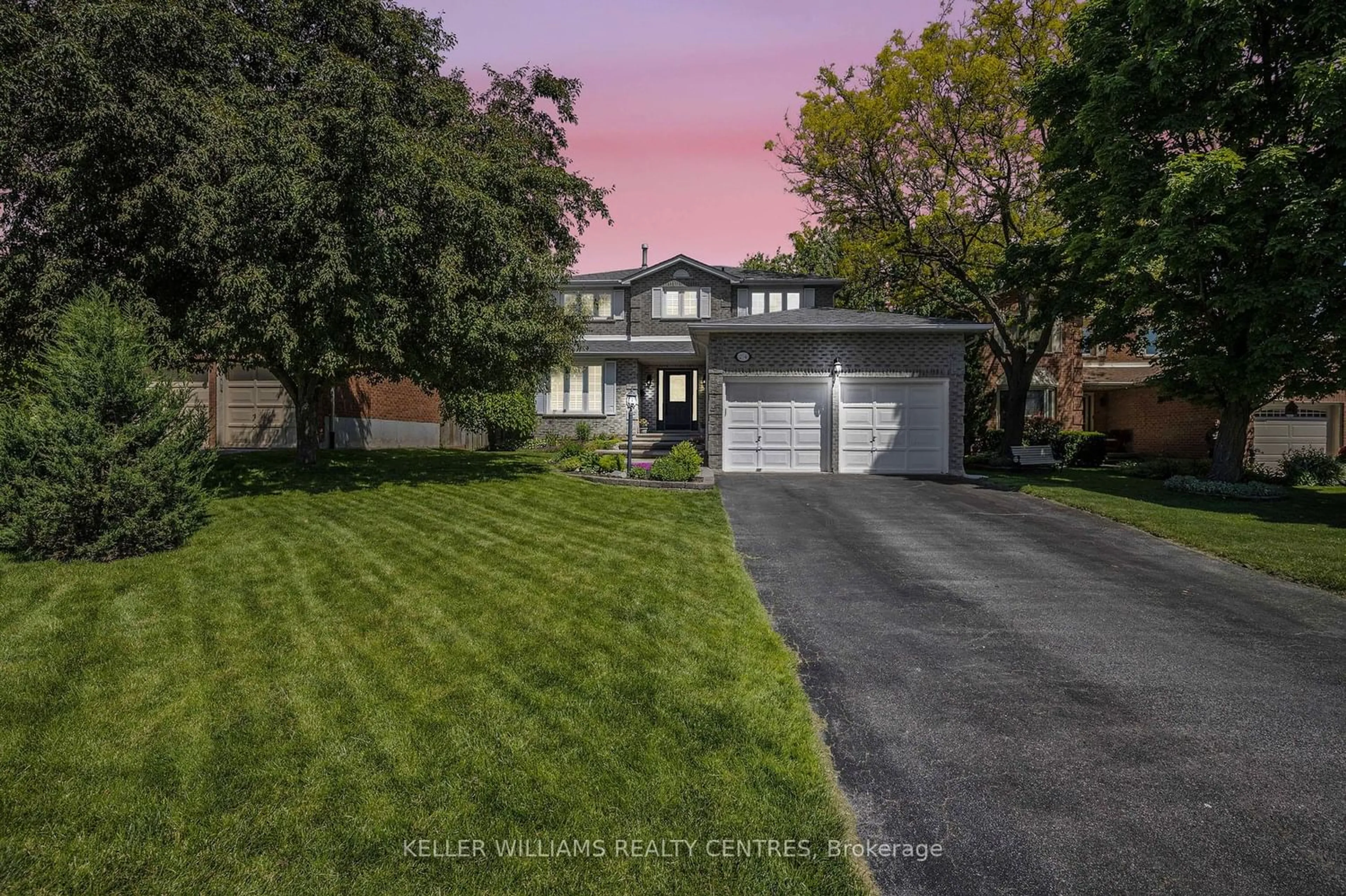 Frontside or backside of a home for 254 Osmond Cres, Newmarket Ontario L3Y 7L2