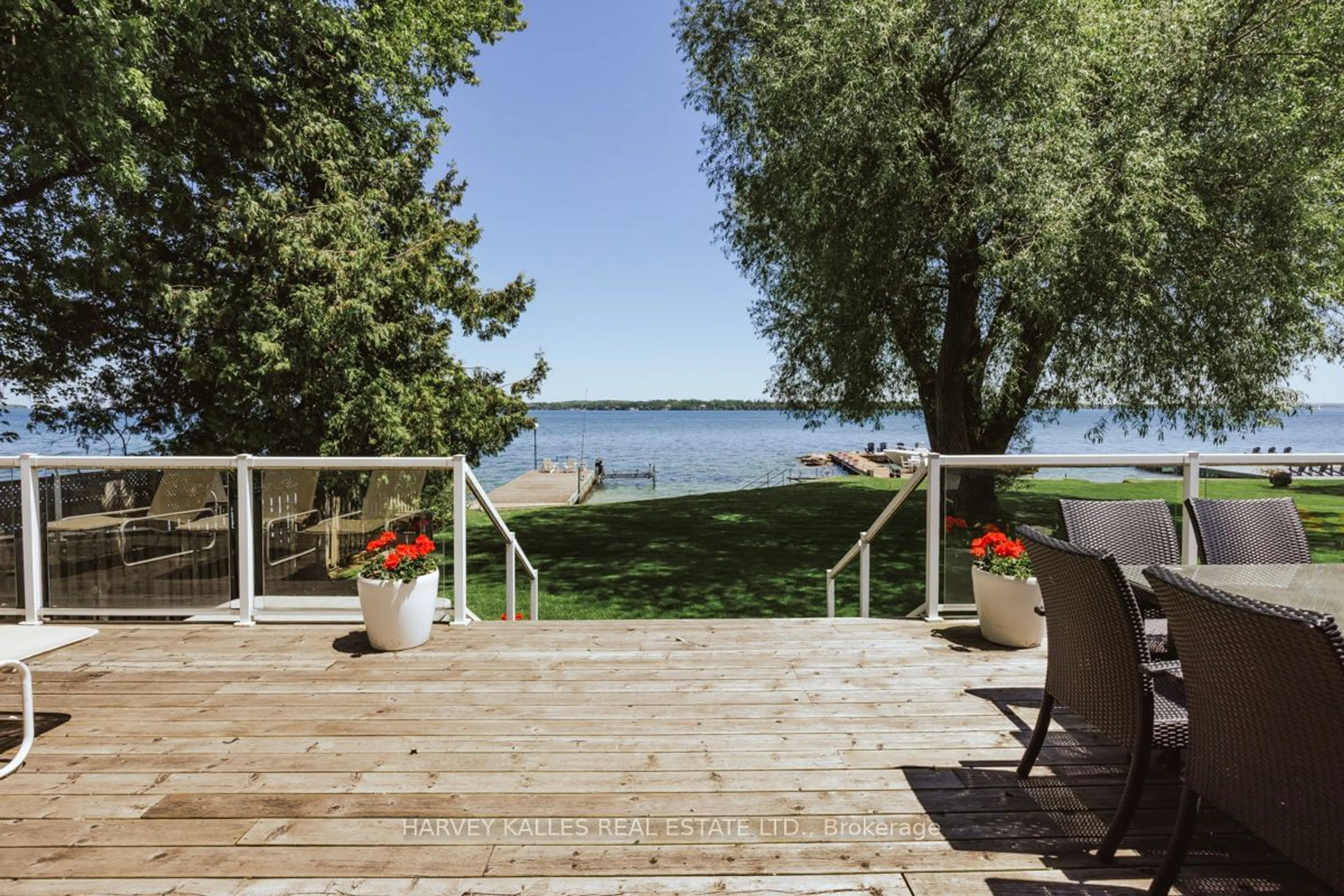 Patio for 1025 Little Cedar Ave, Innisfil Ontario L0L 1K0