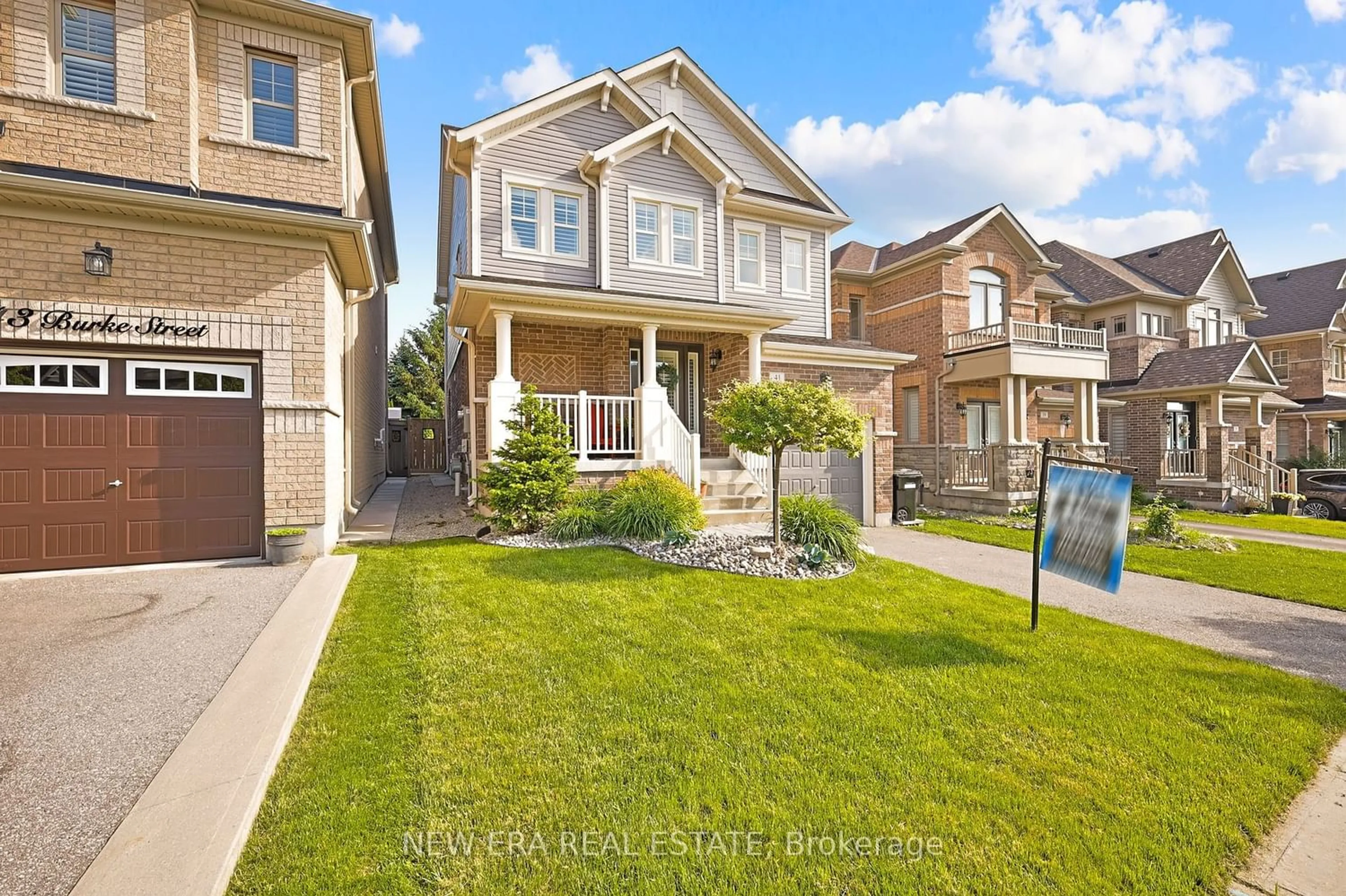 Indoor entryway for 41 Burke St, New Tecumseth Ontario L9R 0N7