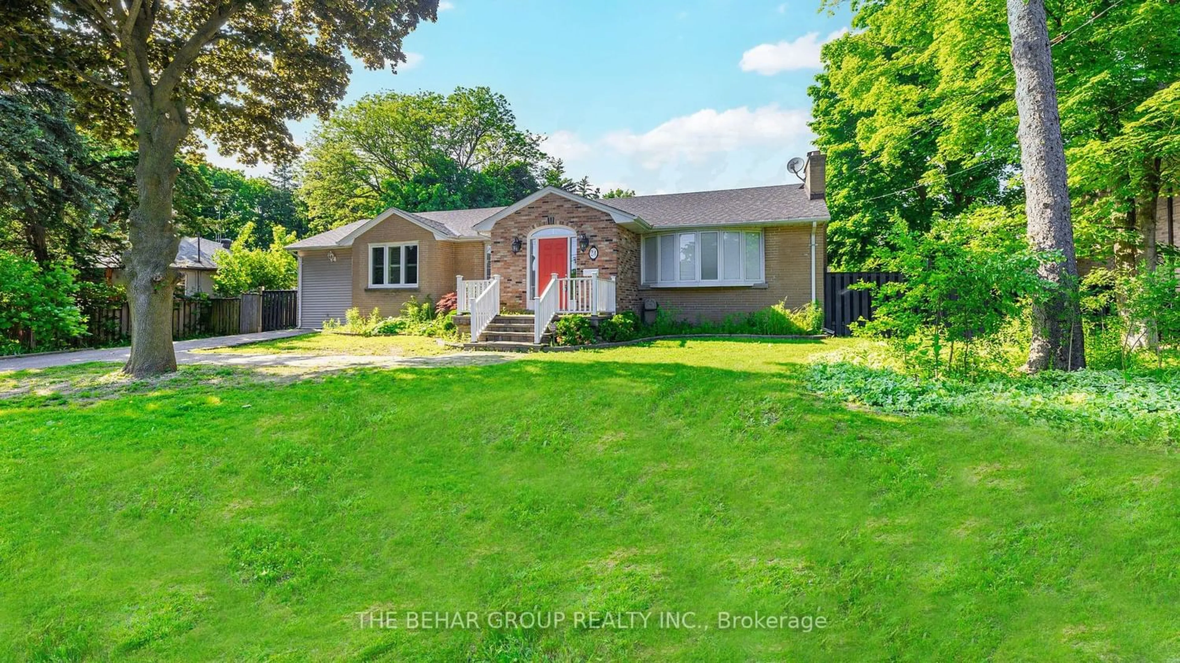 Frontside or backside of a home for 24 Thornhill Ave, Vaughan Ontario L4J 1J4